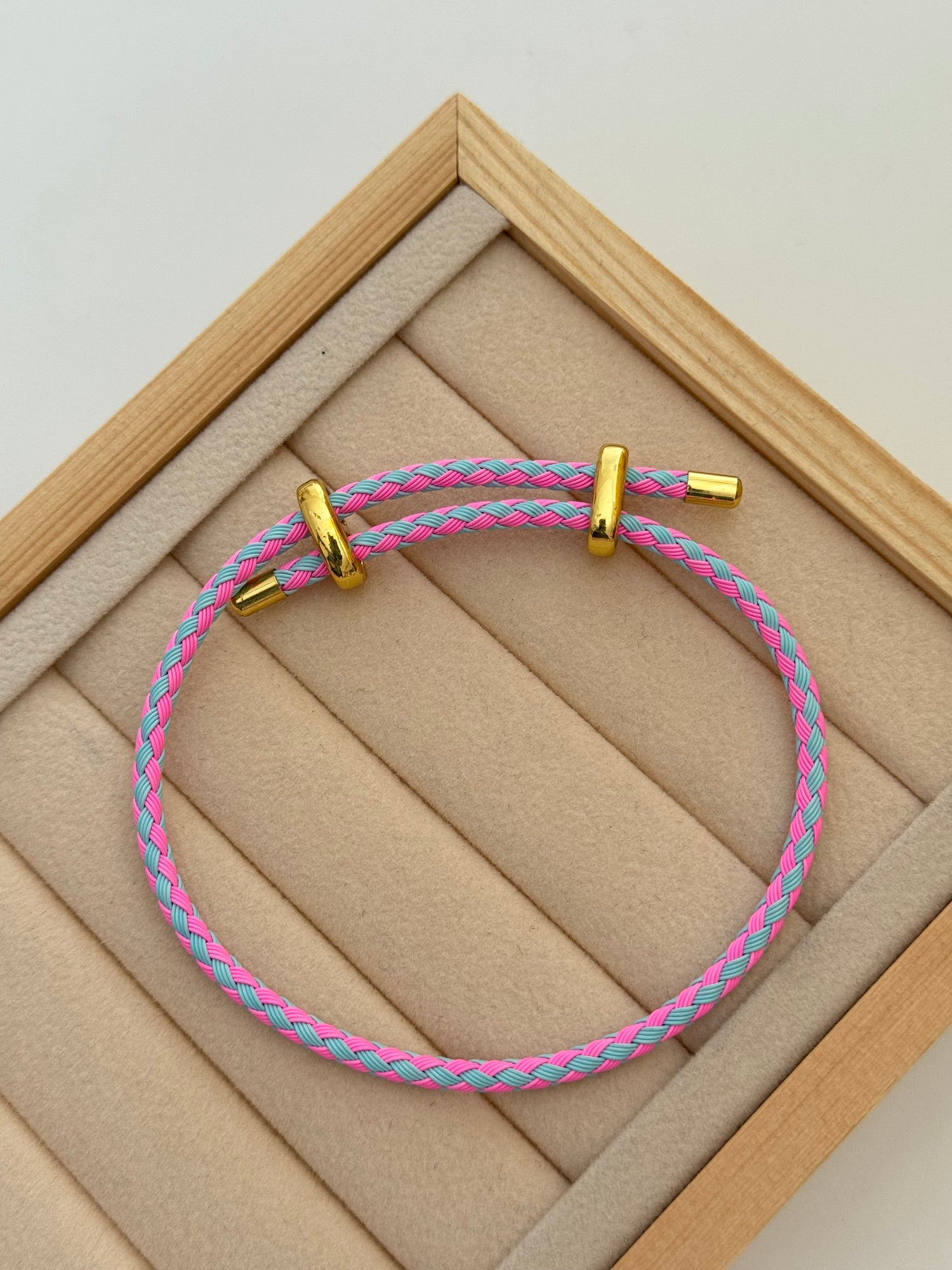 TEYA RENKLİ AYARLANABİLİR ÇELİK BİLEKLİK