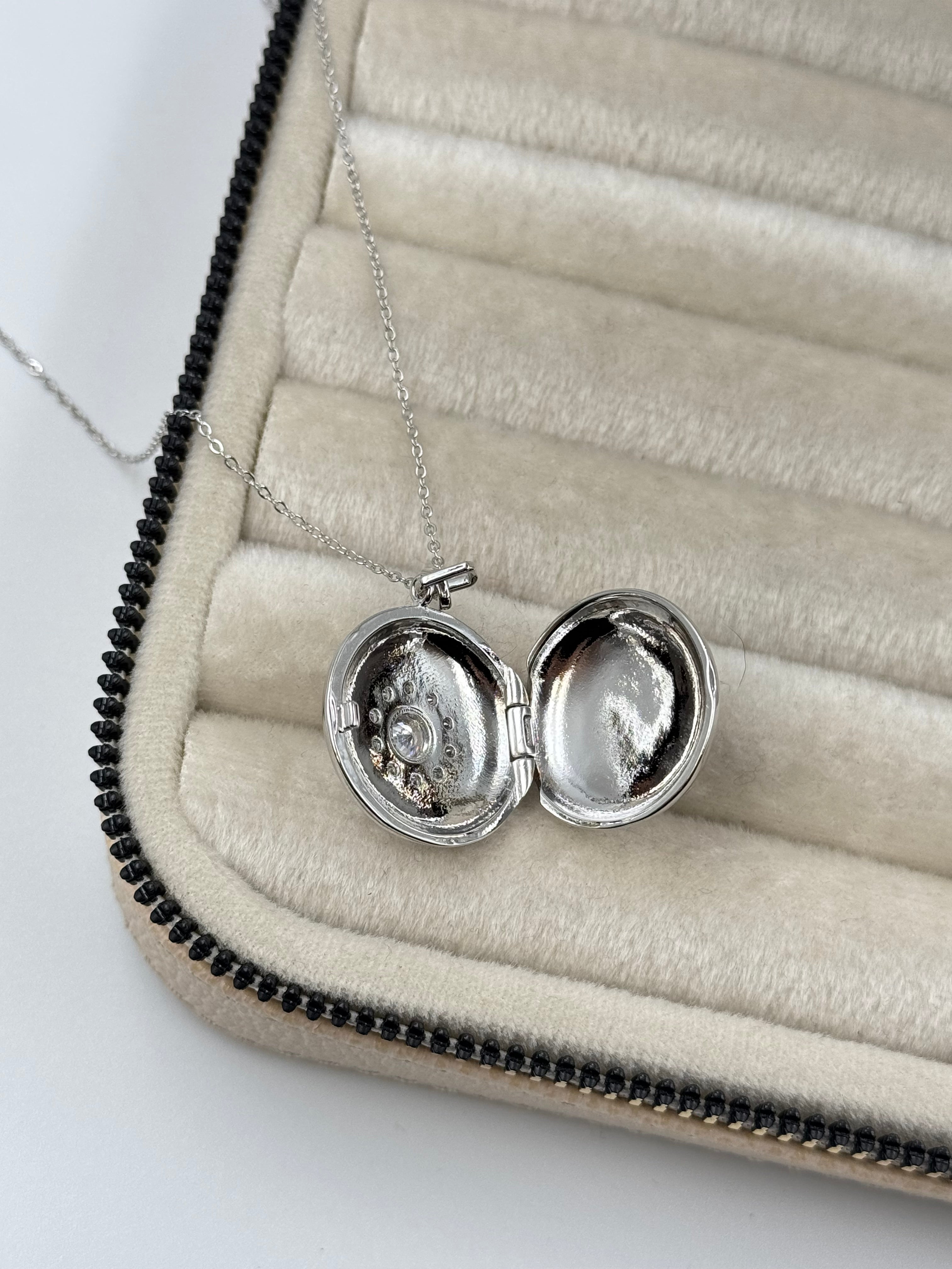 İTHAL KAPAKLI AÇILABİLİR RESİMLİKLİ TAŞLI UZUN GOLD KOLYE