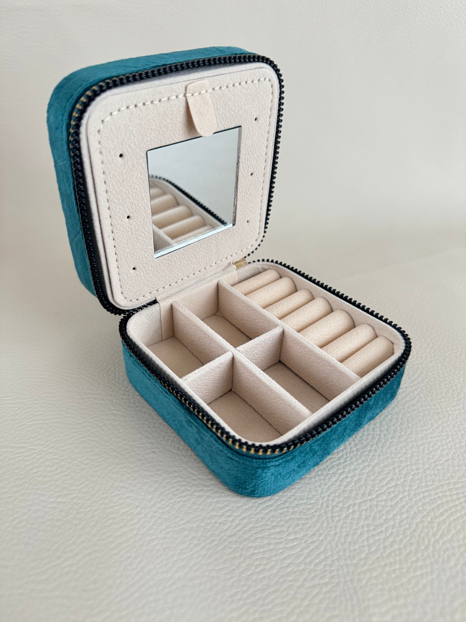 İTHAL MAVİ RENKLİ TAKI KUTUSU