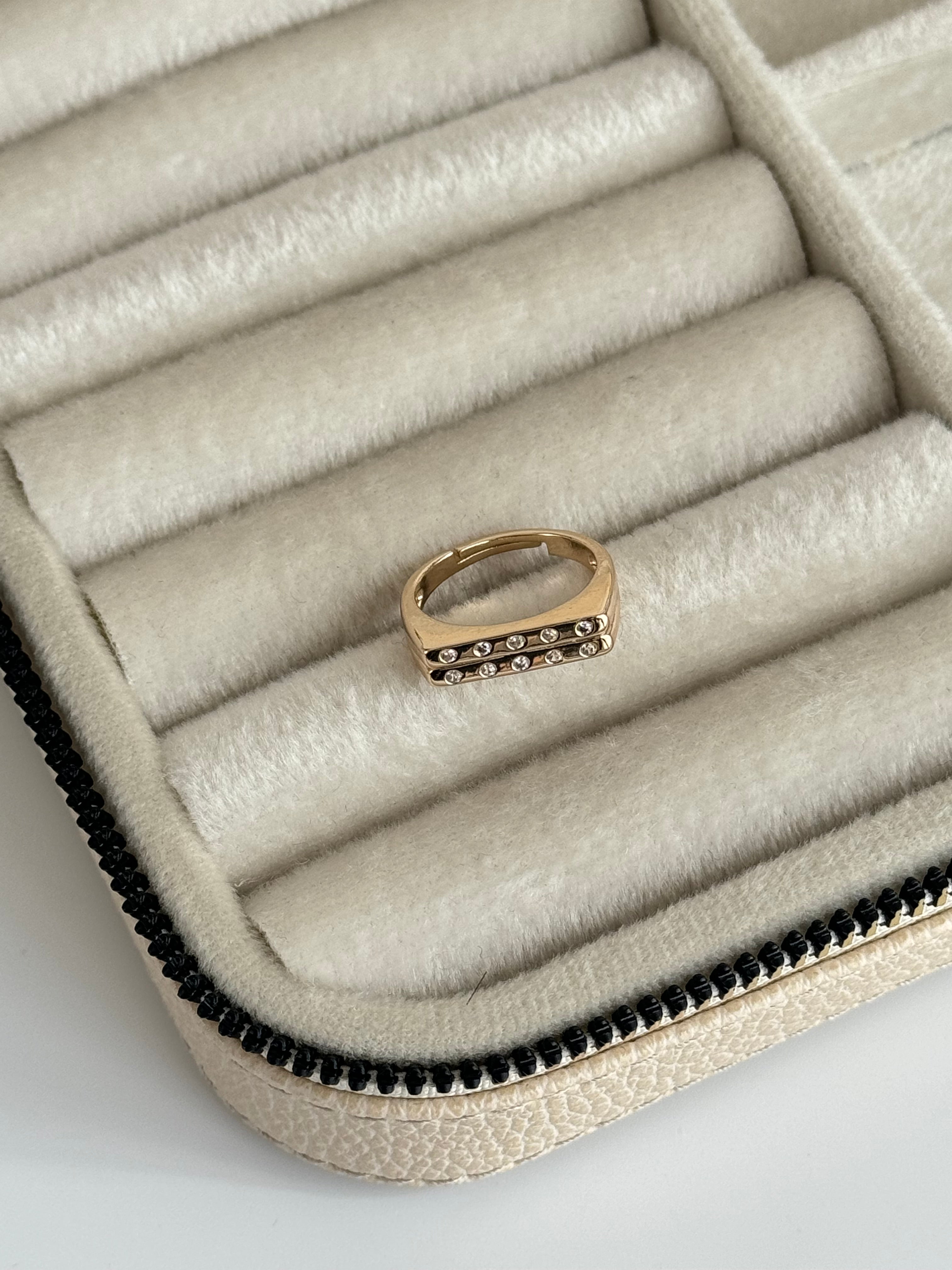 İTHAT TAŞ DETAYLI AYARLANABİLİR GOLD YÜZÜK