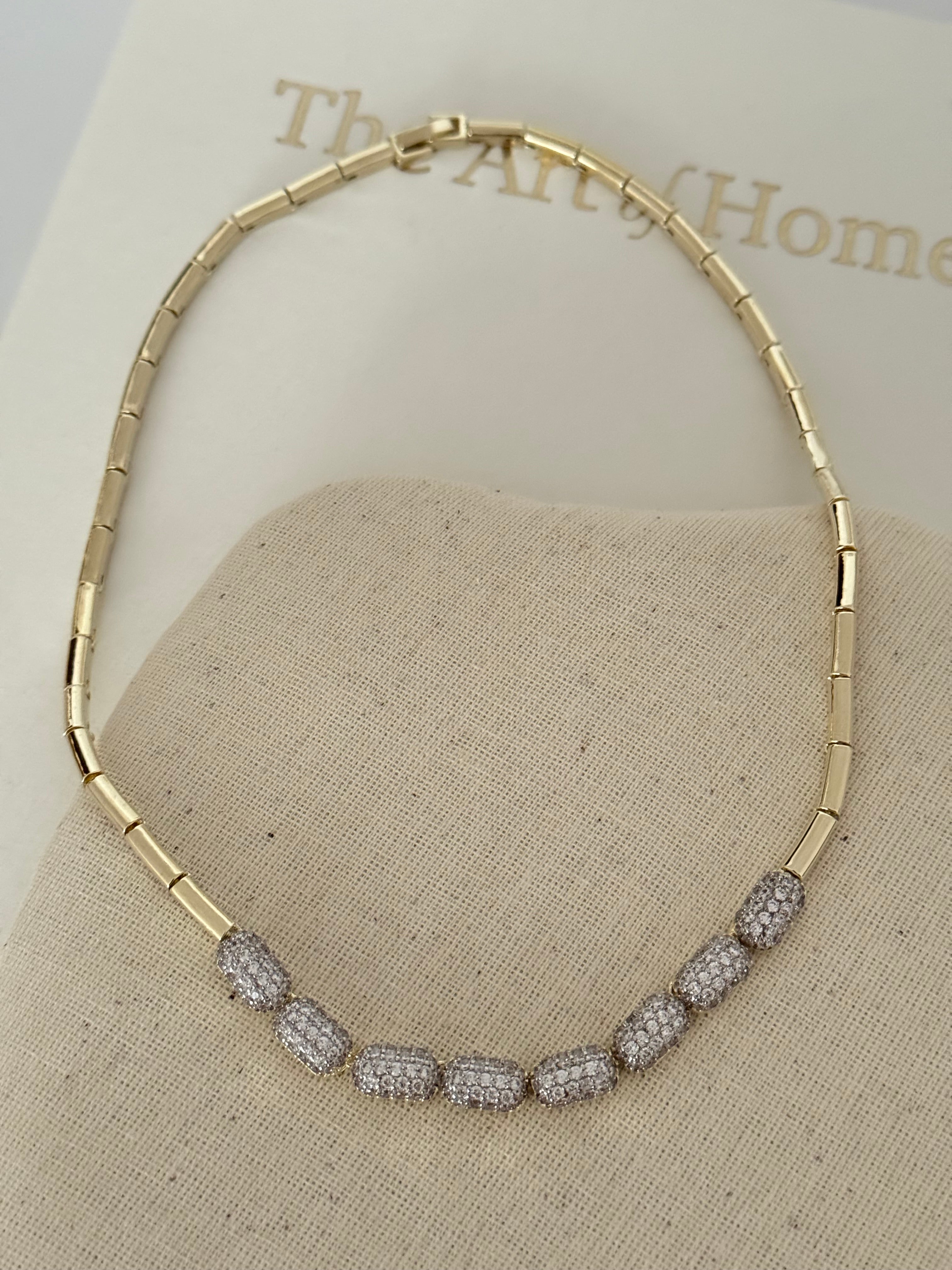 AMELİE OVAL TAŞ DETAYLI GOLD KOLYE