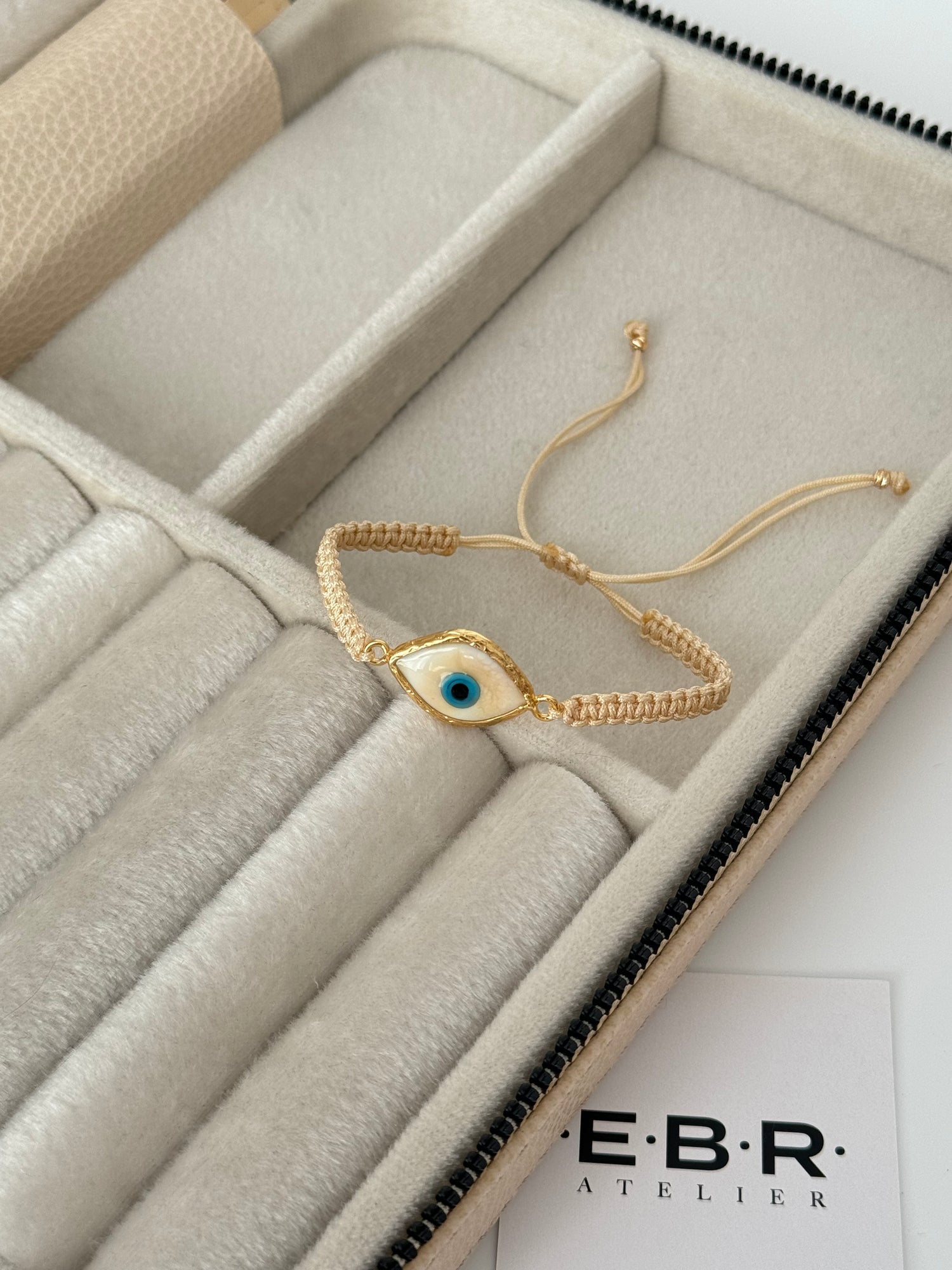 ENA KREM CAM NAZAR BONCUKLU ALTIN KAPLAMA DETAYLI İPLİ BİLEKLİK