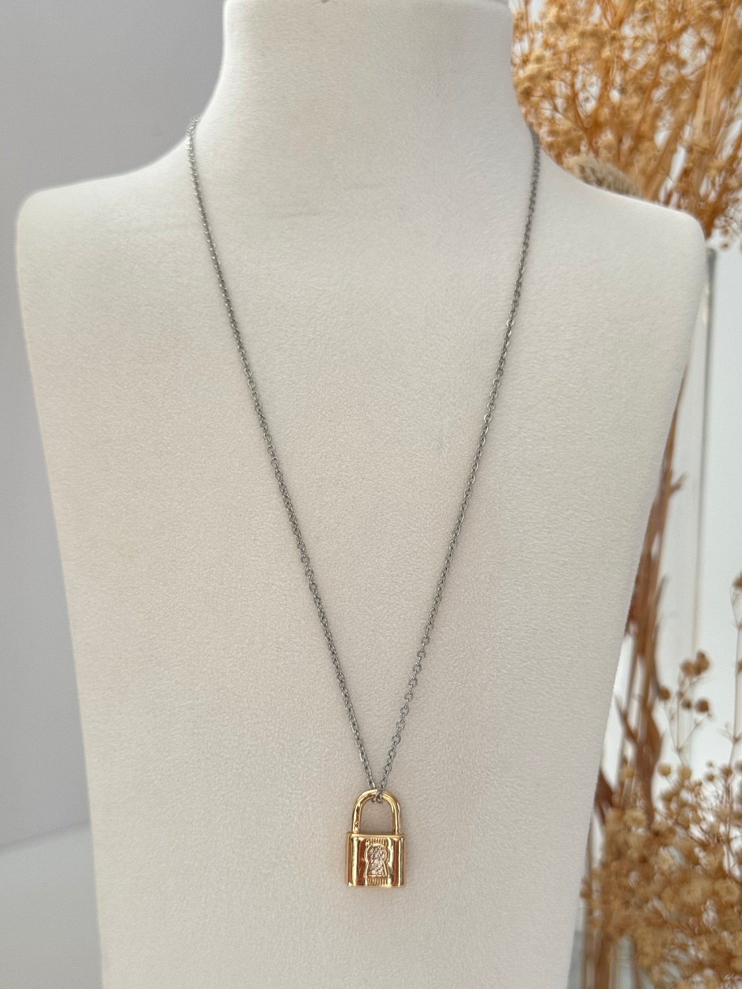 İTHAL KİLİT DETAYLI ÇELİK KOLYE