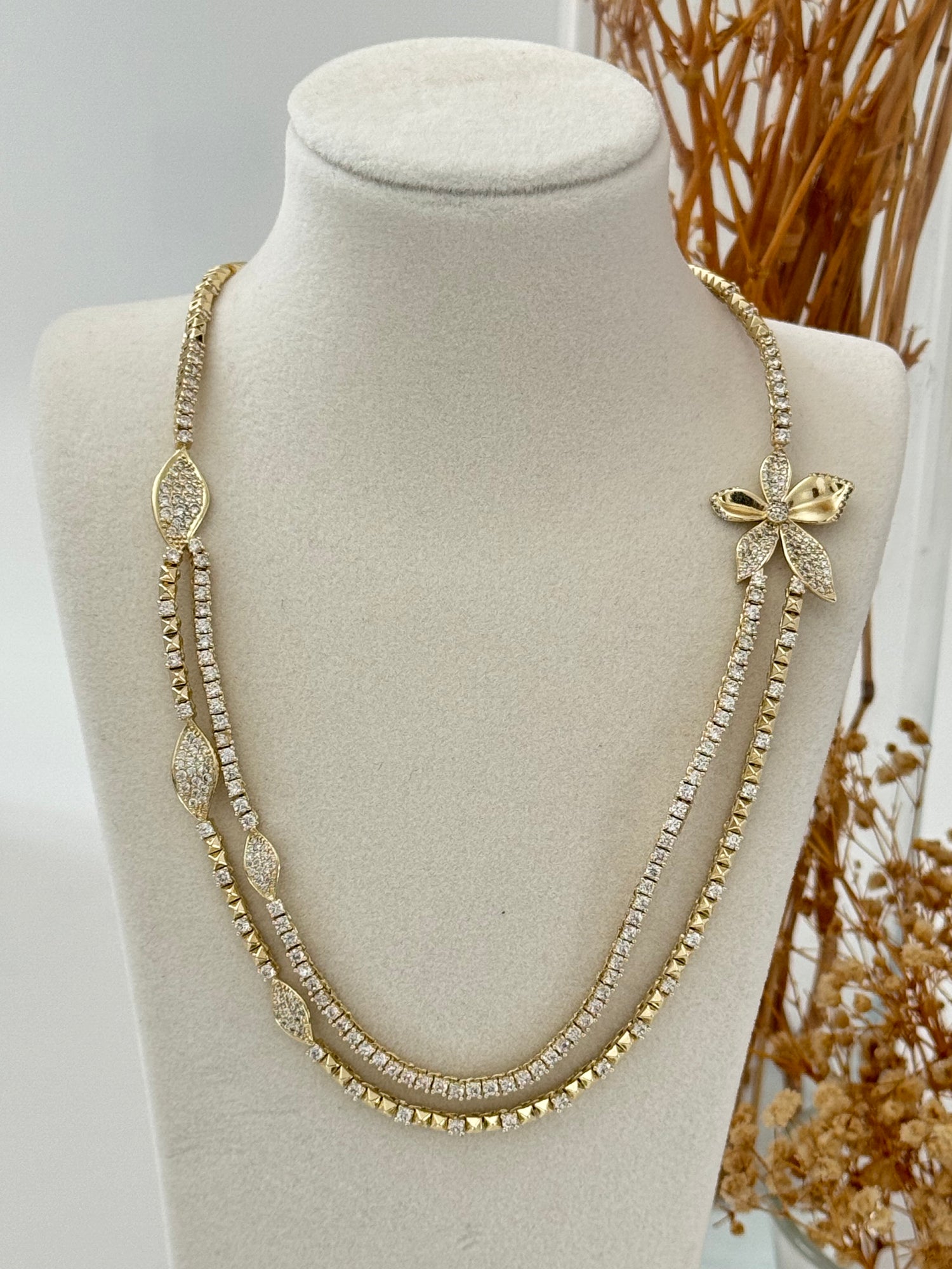 İTHAL ÇİÇEK DETAYLI ZİRKON TAŞLI GOLD KOLYE