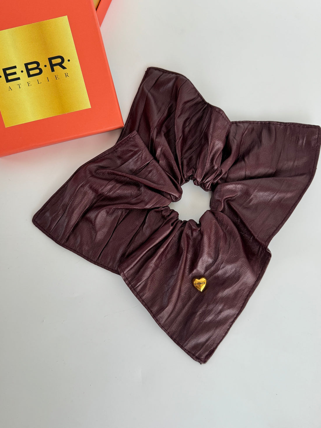 İTHAL DERİ GÖRÜNÜMLÜ KARE FORM BORDO LASTİK TOKA