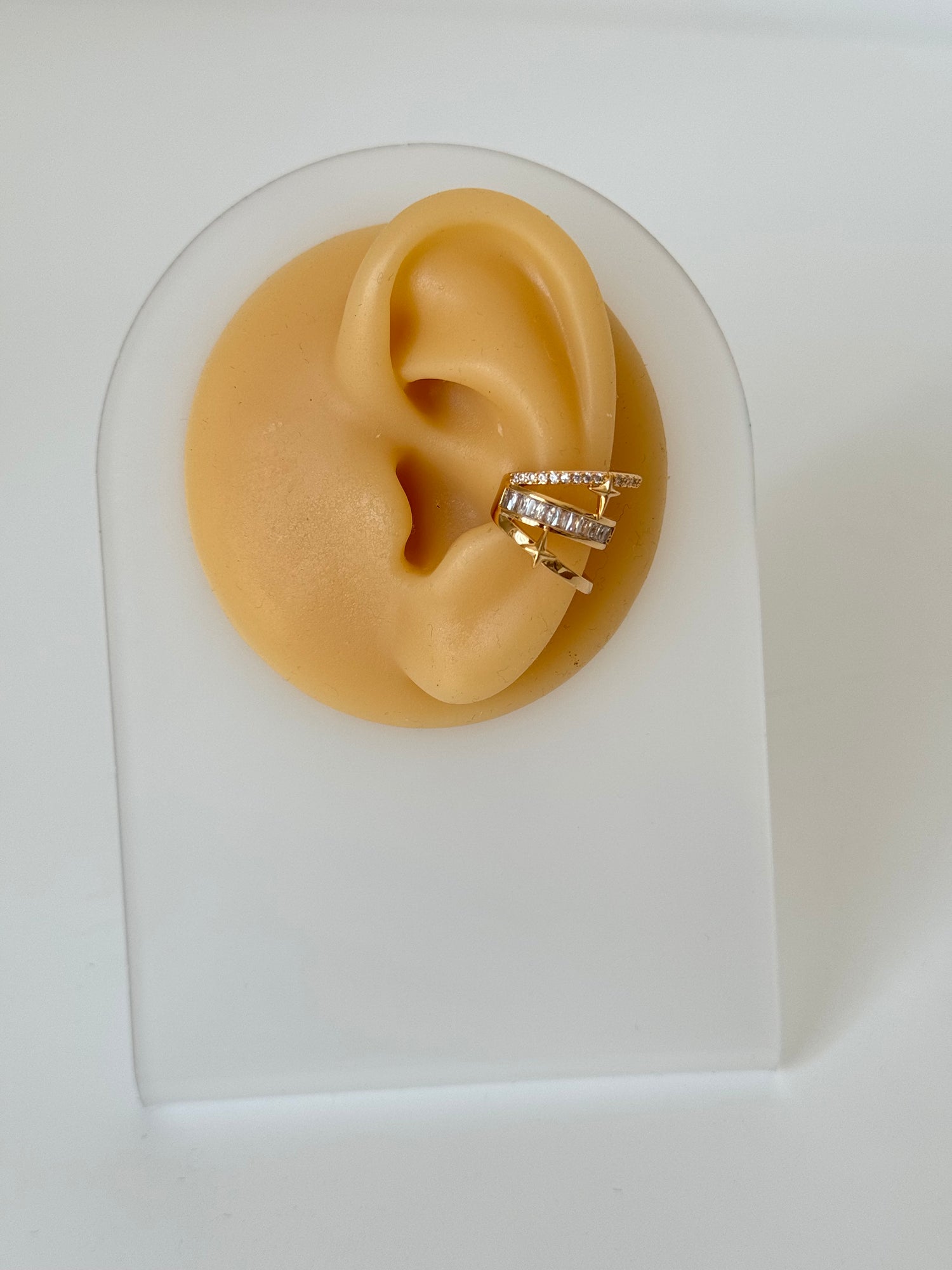 İTHAL TAŞLI KUZEY YILDIZI DETAYLI GOLD KIKIRDAK KÜPE EARCUFF