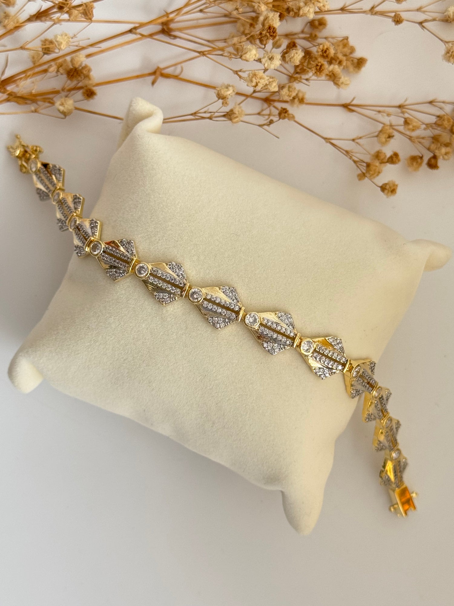 İTHAL TAŞ DETAYLI GOLD BİLEKLİK