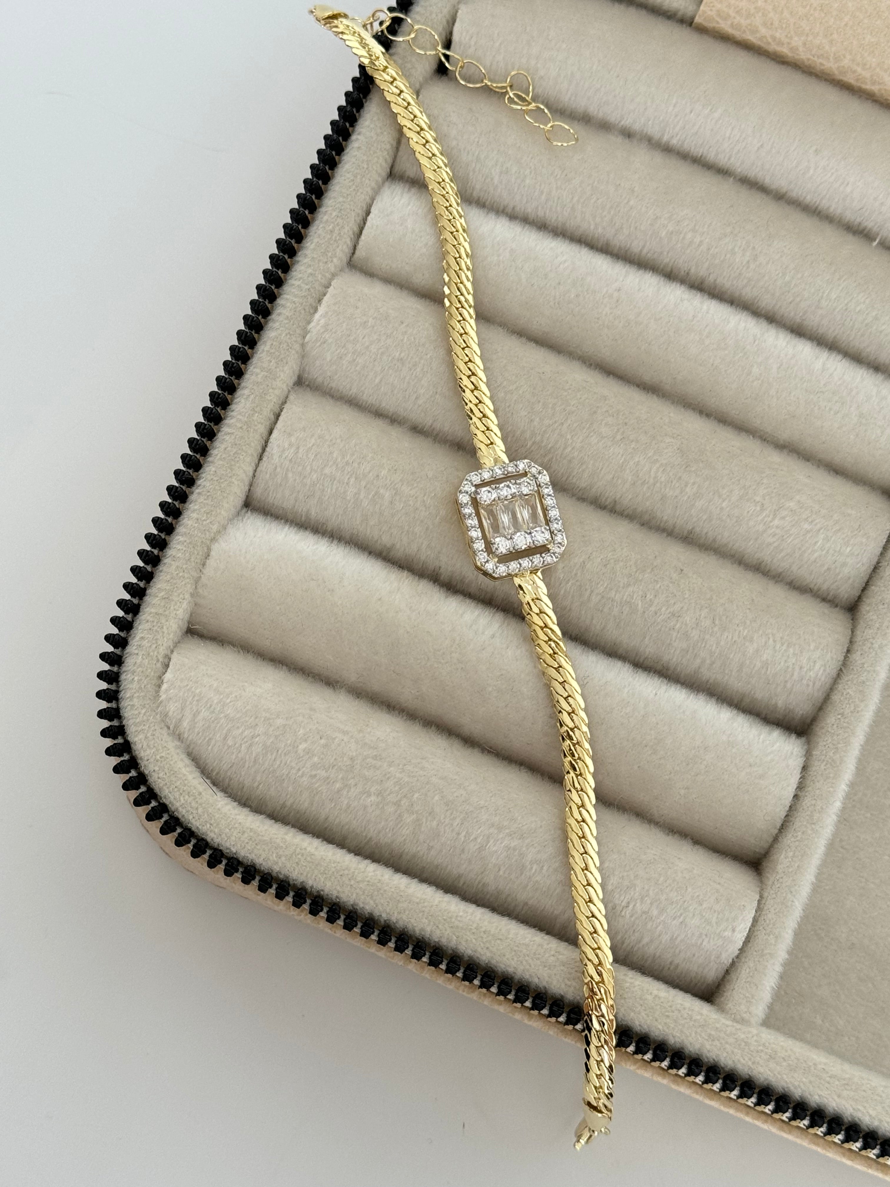 ZEMA BAGET TAŞLI DETAYLI BİLEKLİK