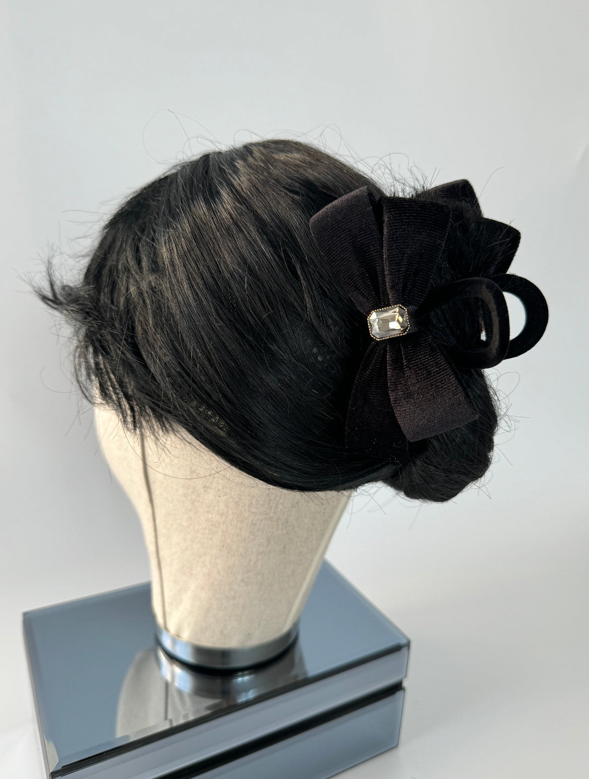 İTHAL SİYAH KADİFE FİYONK MANDAL TOKA