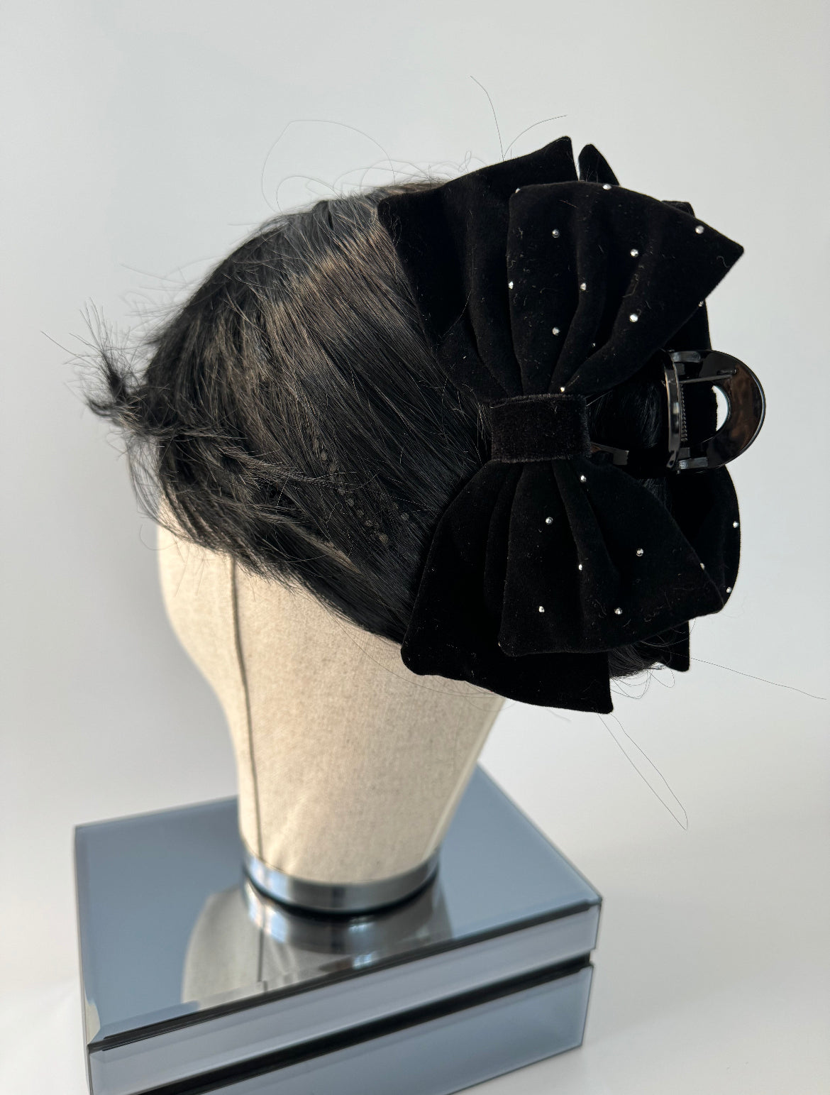 İTHAL SİYAH KADİFE FİYONK MANDAL TOKA