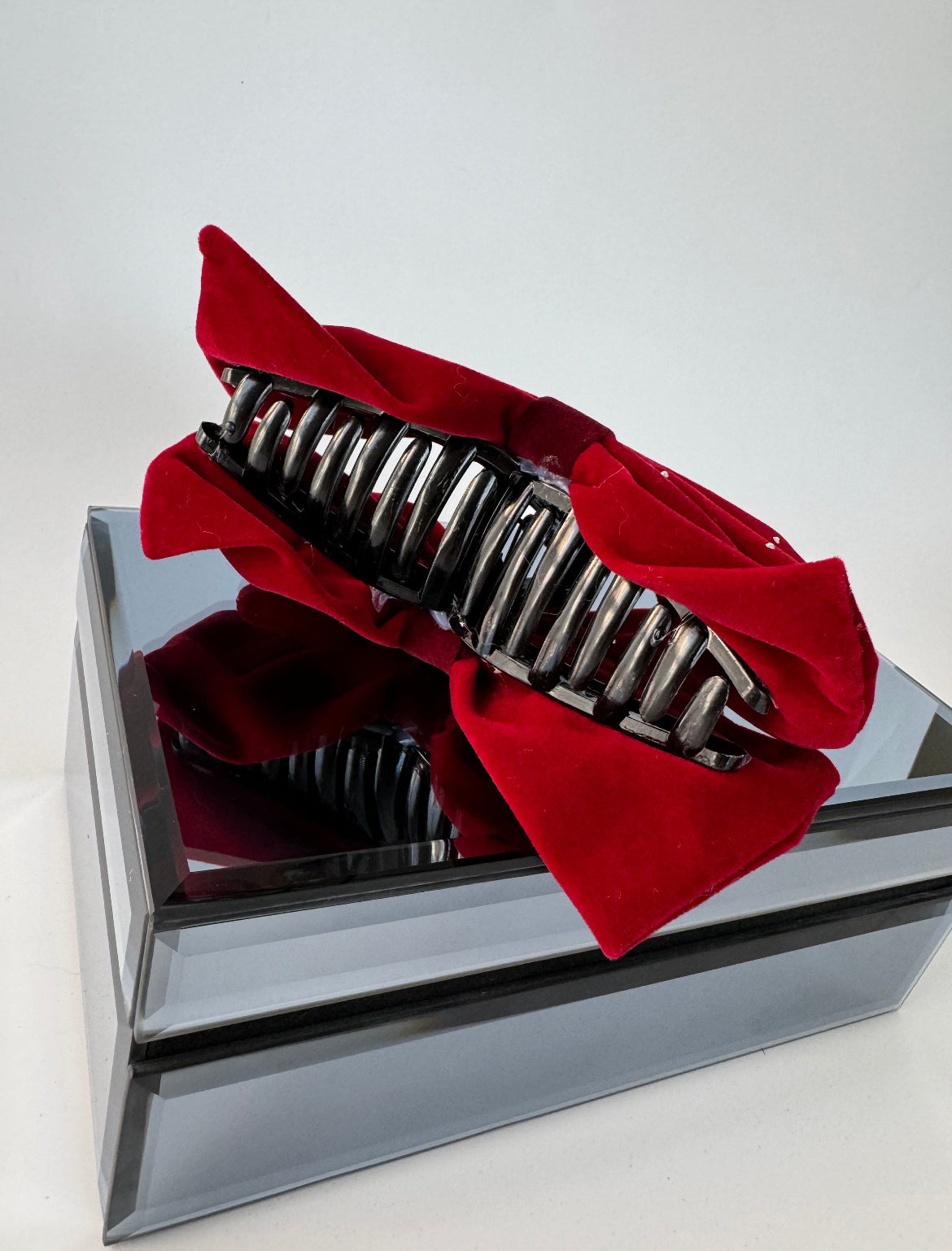 İTHAL KIRMIZI KADİFE FİYONK MANDAL TOKA