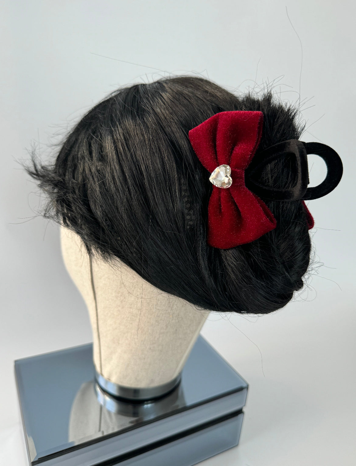 İTHAL BORDO FİYONK KADİFE KALP DETAYLI MANDAL TOKA