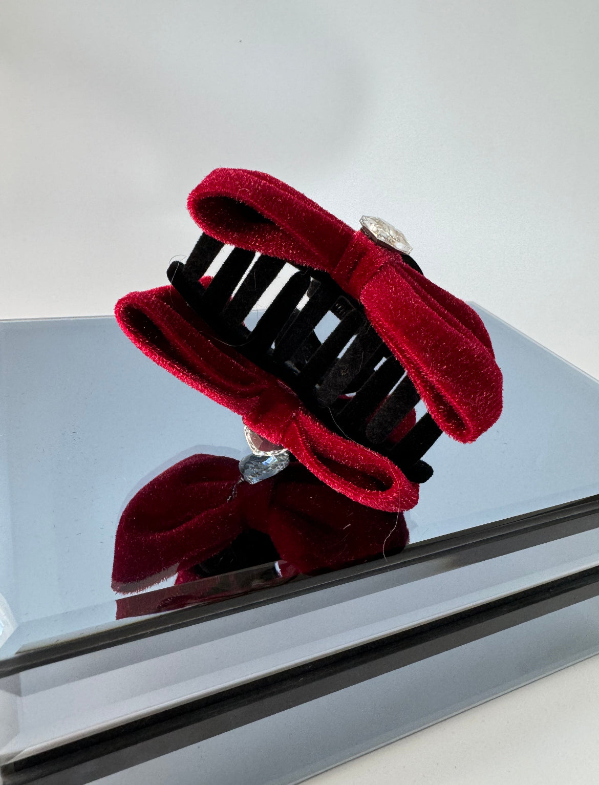 İTHAL BORDO FİYONK KADİFE KALP DETAYLI MANDAL TOKA