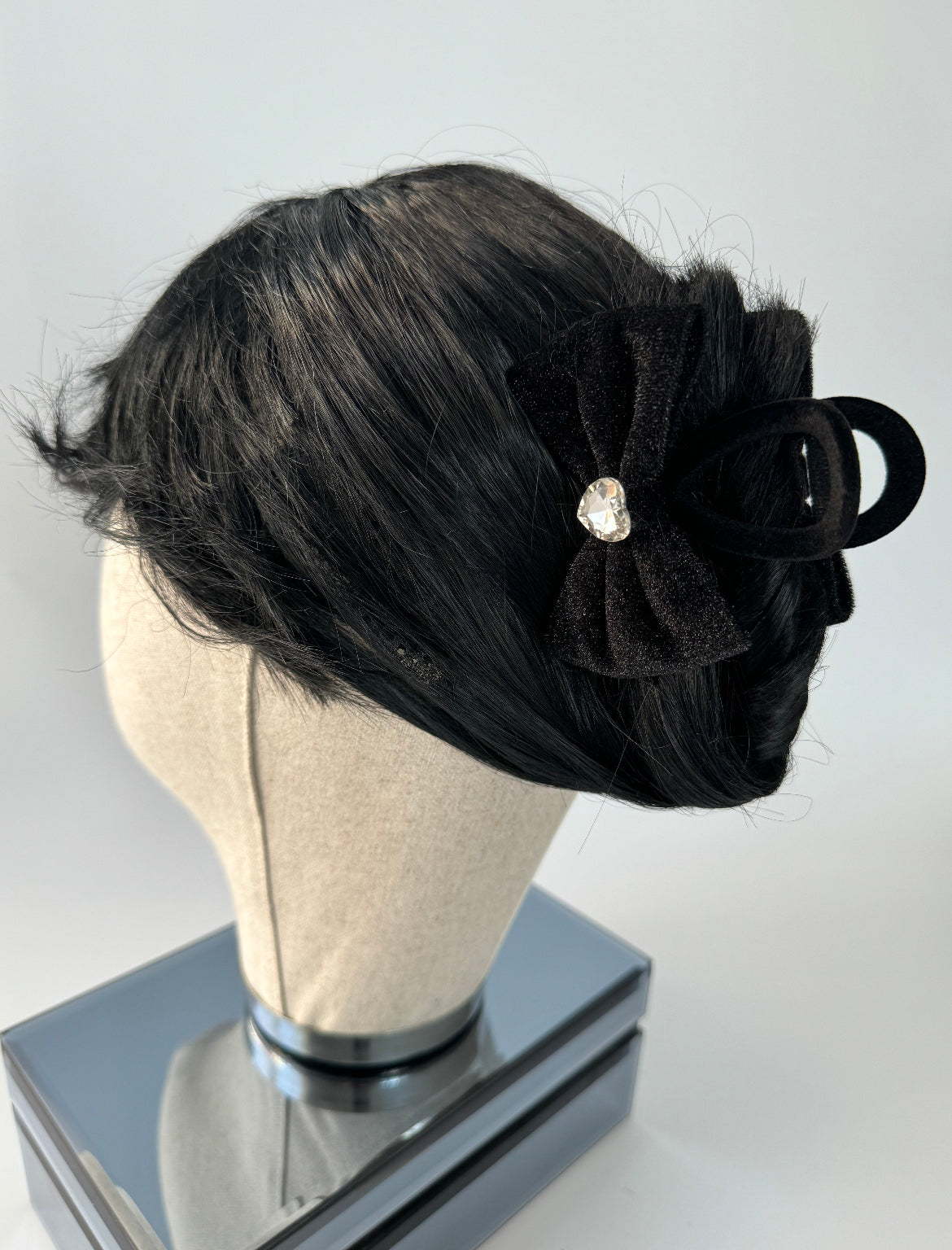 İTHAL SİYAH FİYONK KADİFE KALP DETAYLI MANDAL TOKA