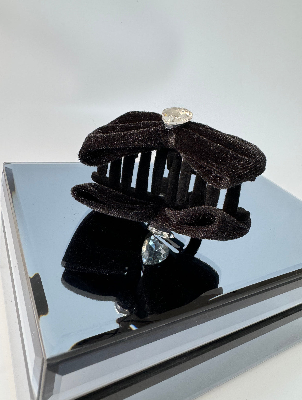 İTHAL SİYAH FİYONK KADİFE KALP DETAYLI MANDAL TOKA