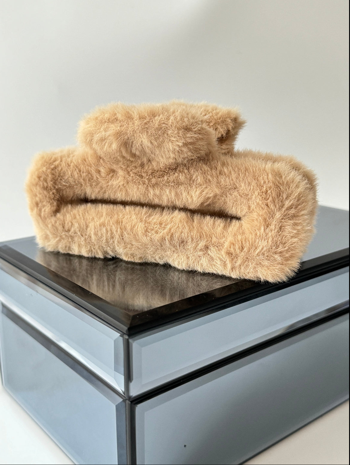 İTHAL DEVE TÜYÜ RENGİ DİKDÖRTGEN BÜYÜK BOY PELUŞ MANDAL TOKA