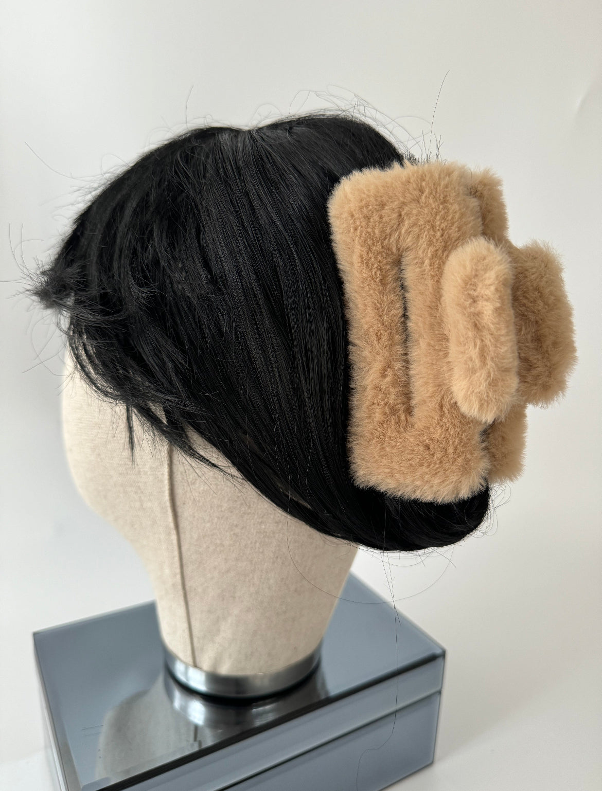 İTHAL DEVE TÜYÜ RENGİ DİKDÖRTGEN ORTA BOY PELUŞ MANDAL TOKA