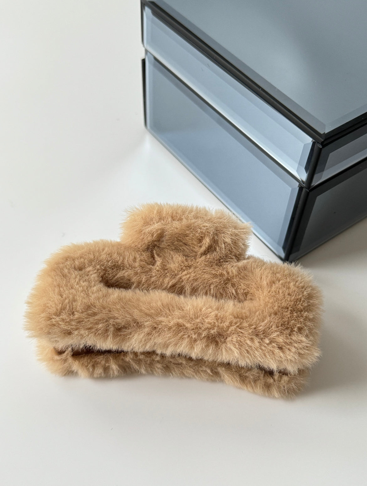 İTHAL DEVE TÜYÜ RENGİ DİKDÖRTGEN ORTA BOY PELUŞ MANDAL TOKA