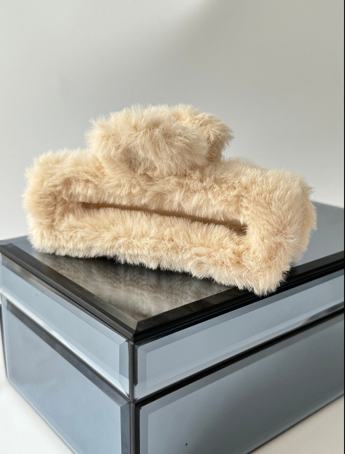 İTHAL KREM DİKDÖRTGEN BÜYÜK BOY PELUŞ MANDAL TOKA