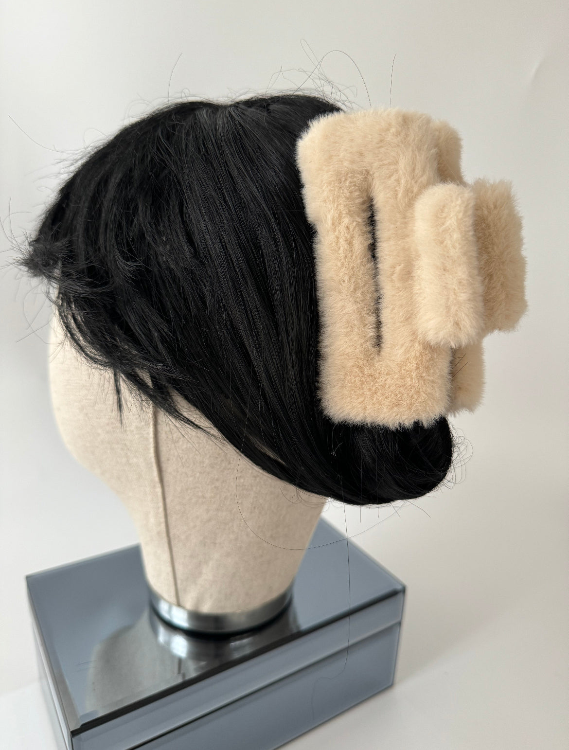 İTHAL KREM DİKDÖRTGEN ORTA BOY PELUŞ MANDAL TOKA