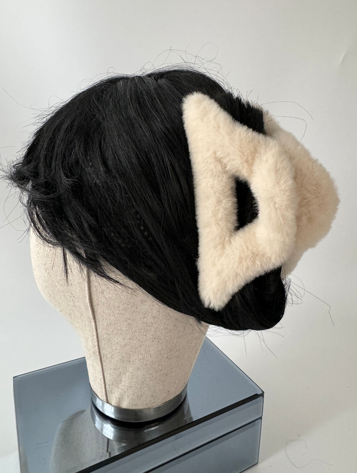 İTHAL KREM ÜÇGEN PELUŞ MANDAL TOKA