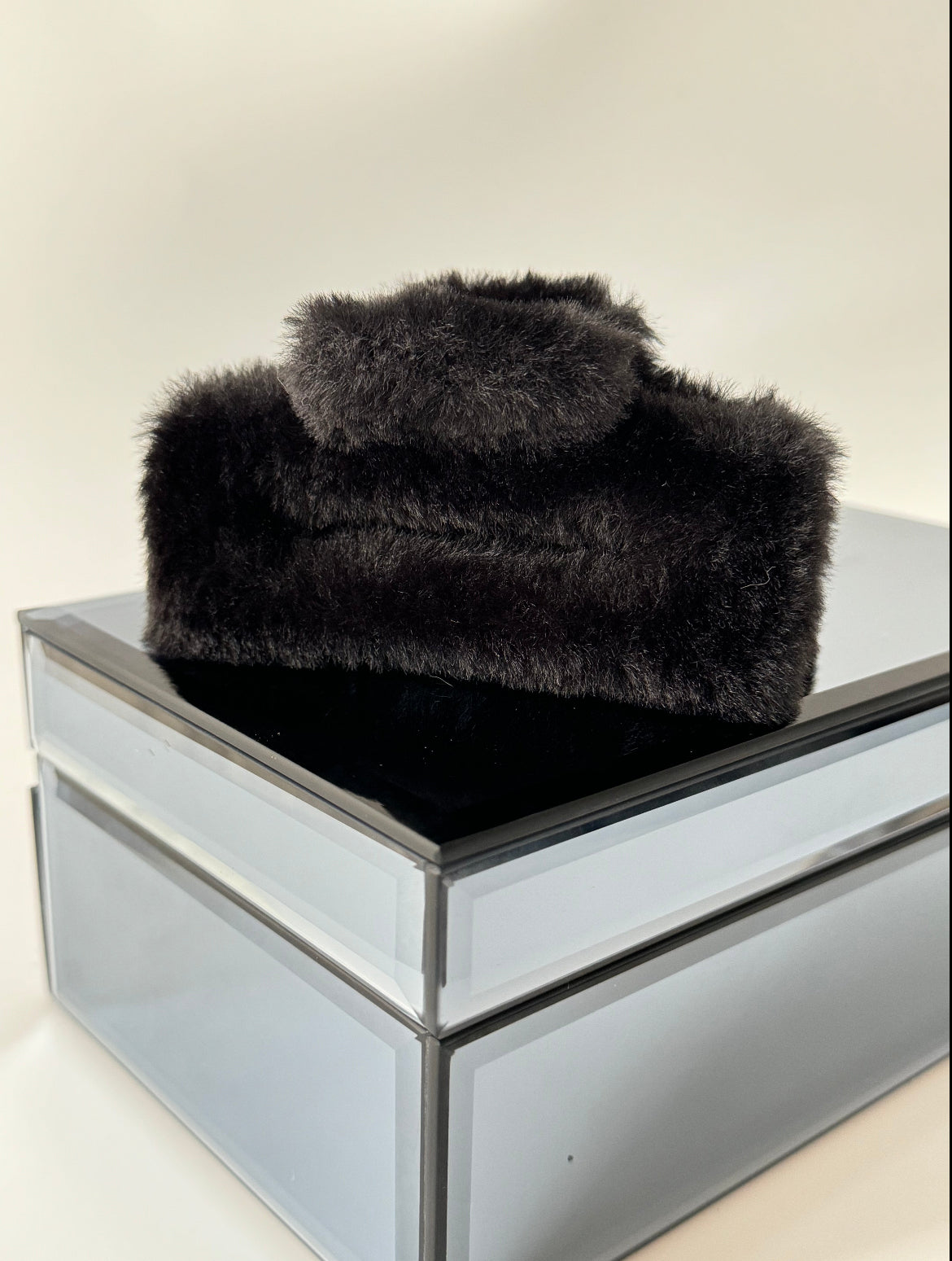 İTHAL SİYAH DİKDÖRTGEN ORTA BOY PELUŞ MANDAL TOKA