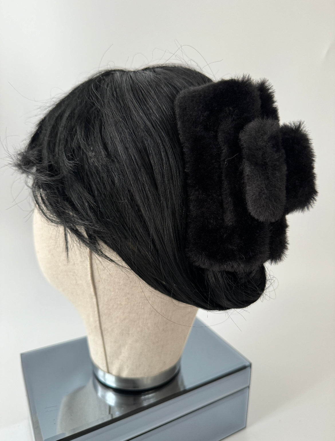 İTHAL SİYAH DİKDÖRTGEN ORTA BOY PELUŞ MANDAL TOKA