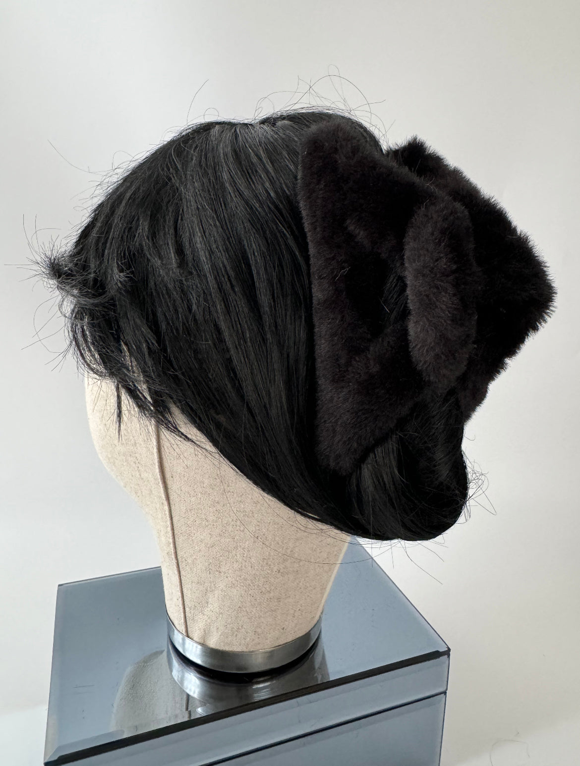 İTHAL SİYAH ÜÇGEN PELUŞ MANDAL TOKA