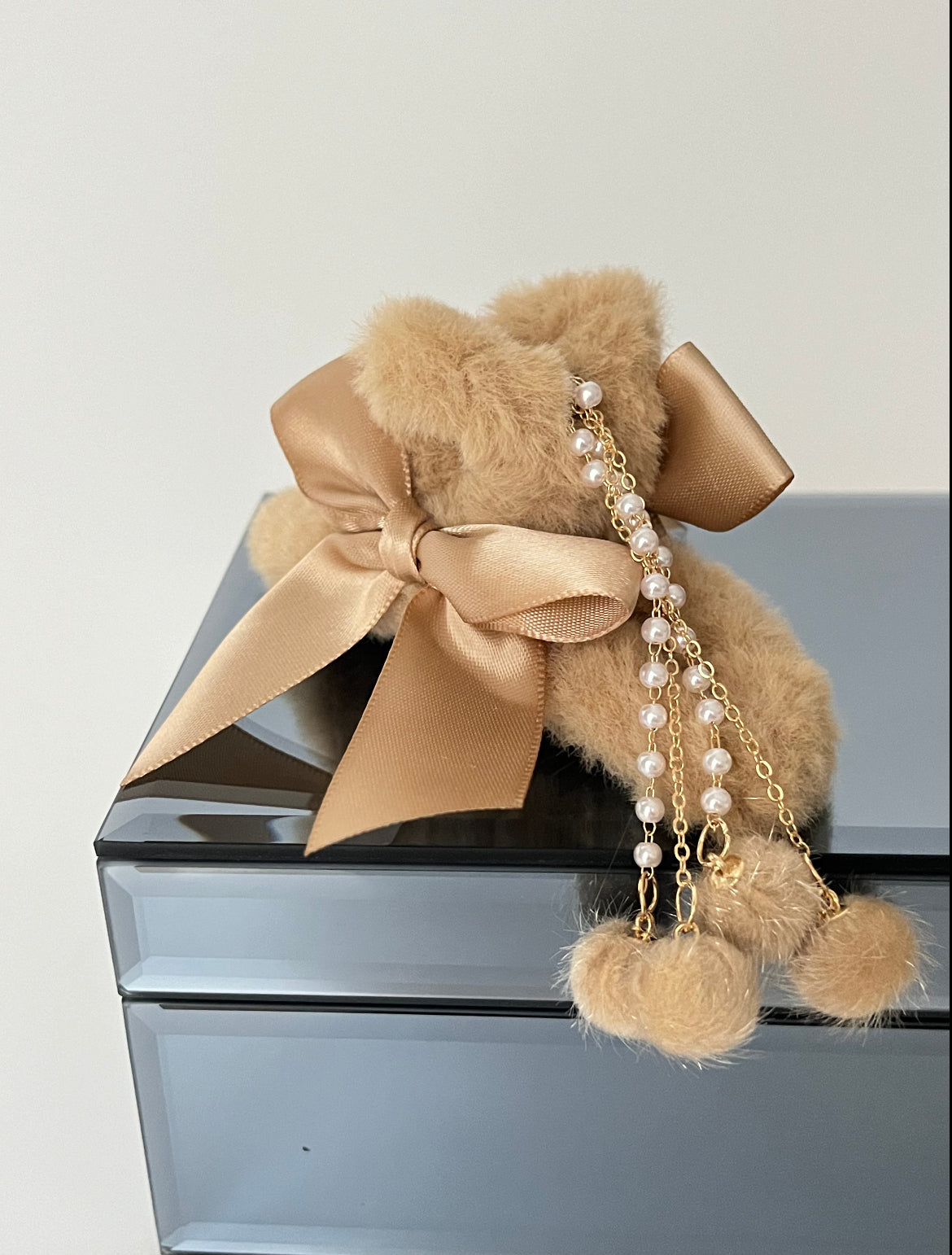 İTHAL PONPON SALLANTILI KAHVERENGİ PELUŞ MANDAL TOKA