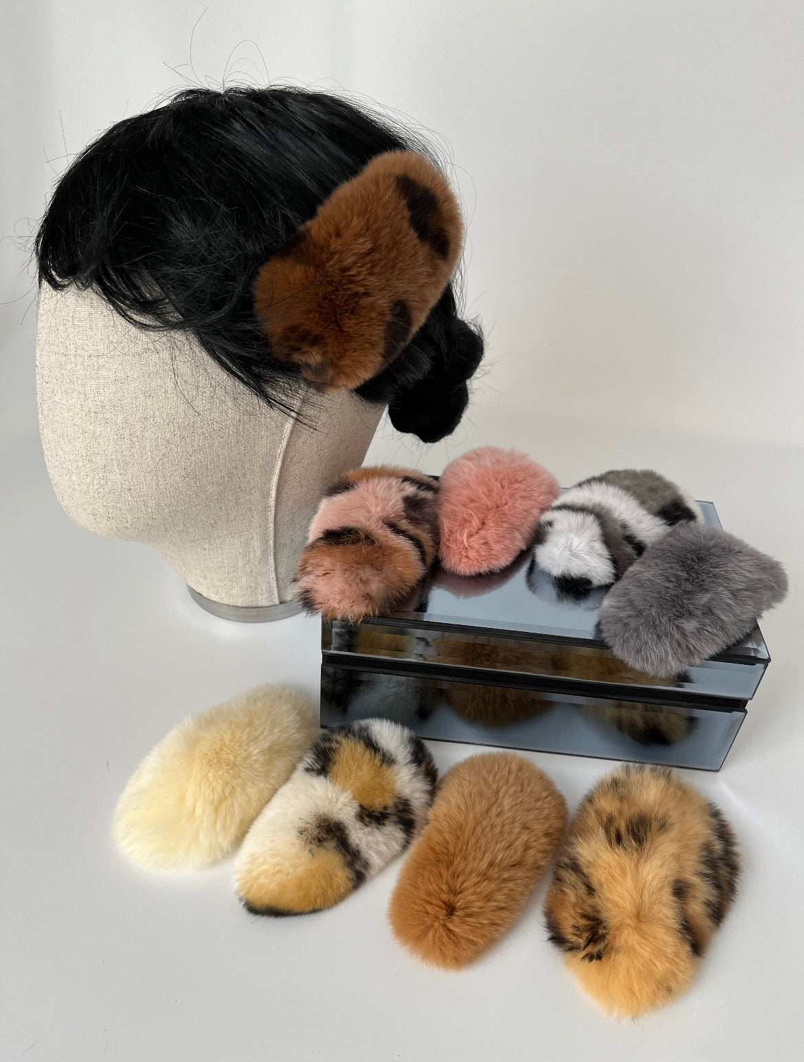 İTHAL TAVŞAN TÜYLÜ KOYU GRİ LEAOPARLI PELUŞ ÇITÇIT TOKA