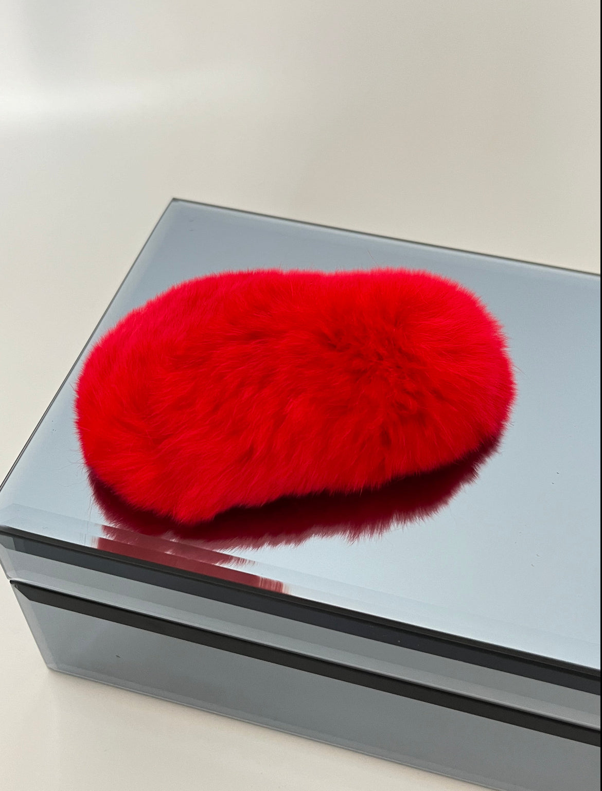 İTHAL TAVŞAN TÜYLÜ AÇIK KIRMIZI PELUŞ ÇITÇIT TOKA