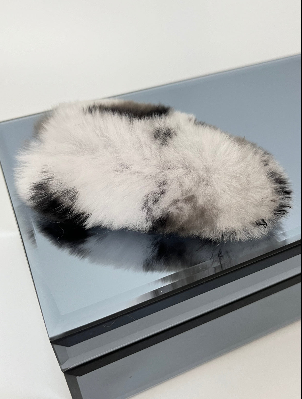 İTHAL TAVŞAN TÜYLÜ KOYU GRİ LEAOPARLI PELUŞ ÇITÇIT TOKA