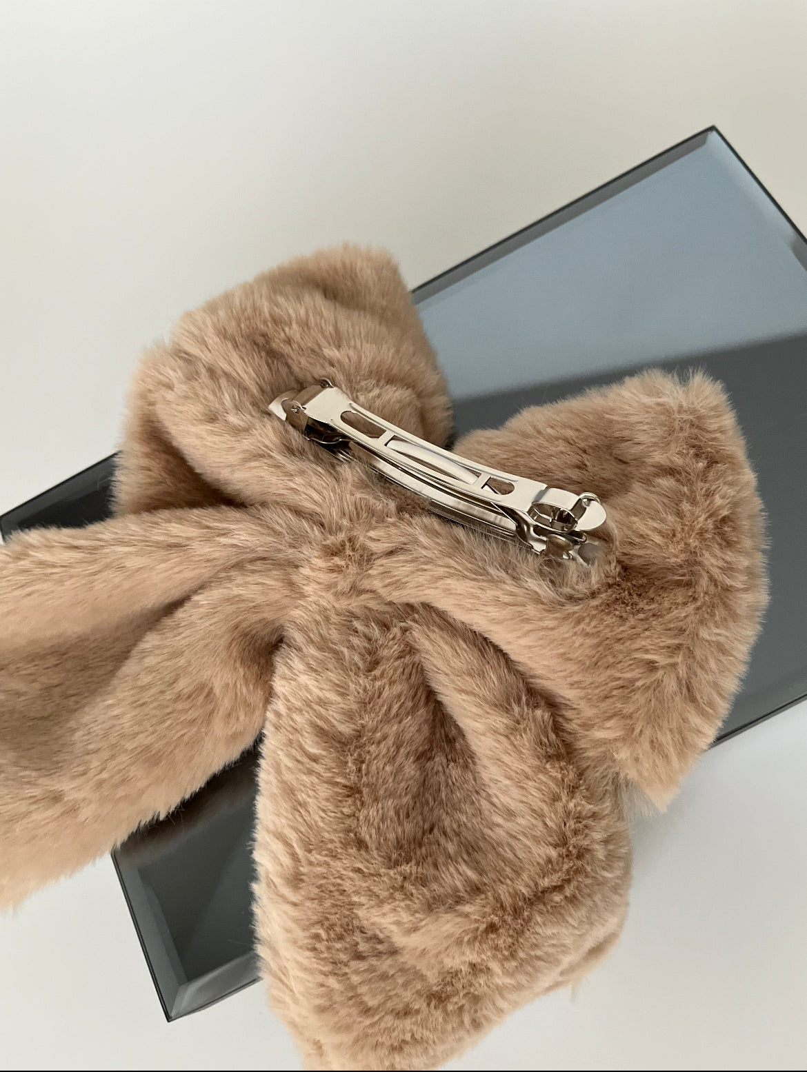 İTHAL ÇİFT KULLANIMLI ÇIKARILABİLİR DEVE TÜYÜ RENGİ PELUŞ FİYONK TOKA