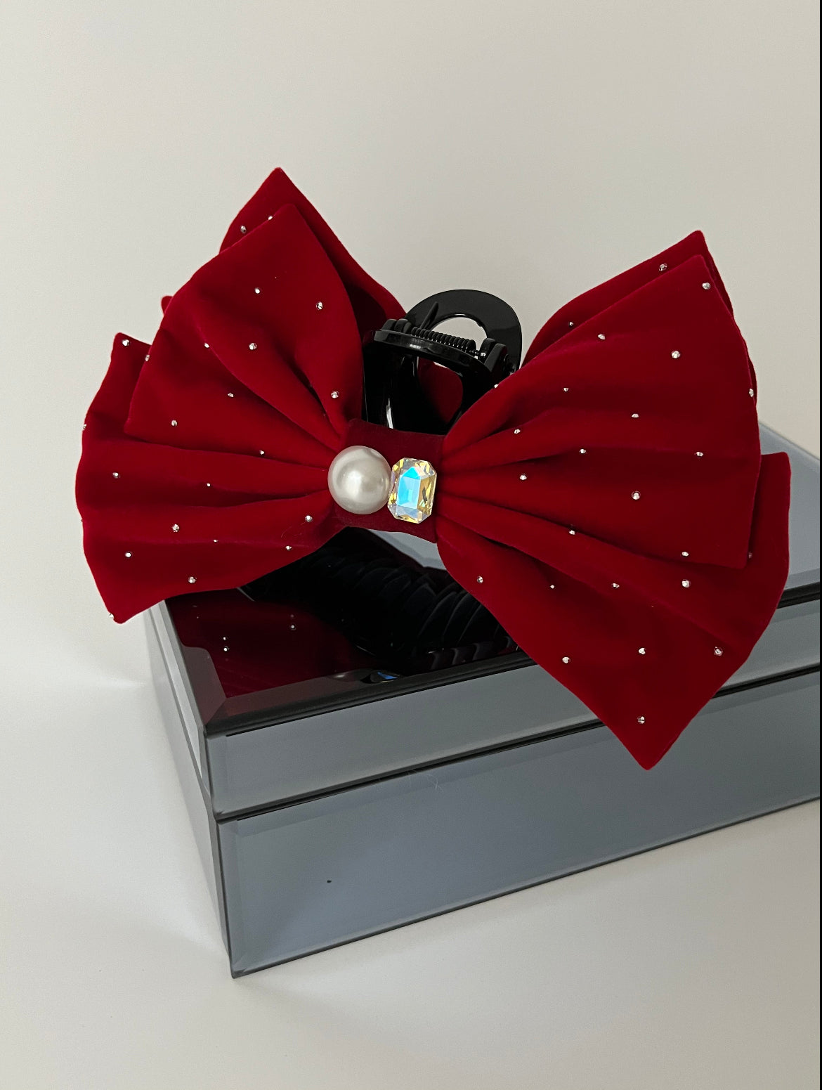 İTHAL BÜYÜK BOY KIRMIZI KADİFELİ FİYONK MANDAL TOKA