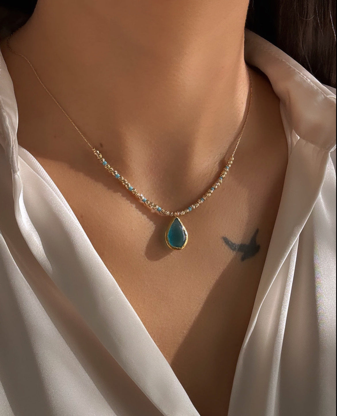 ARYAN MAVİ KRİSTAL TAŞLI ALTIN KAPLAMA DORİKA KOLYE