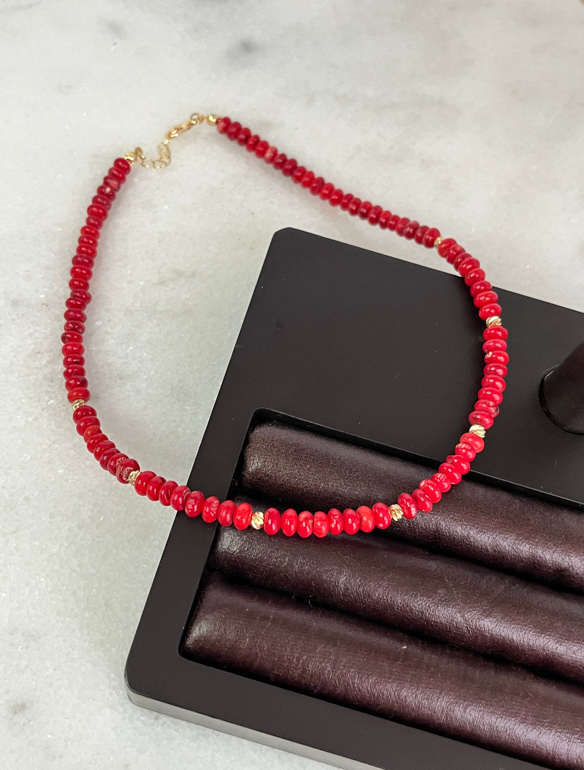 MERNUŞ ALTIN KAPLAMALI MERCAN DOĞAL TAŞLI KOLYE