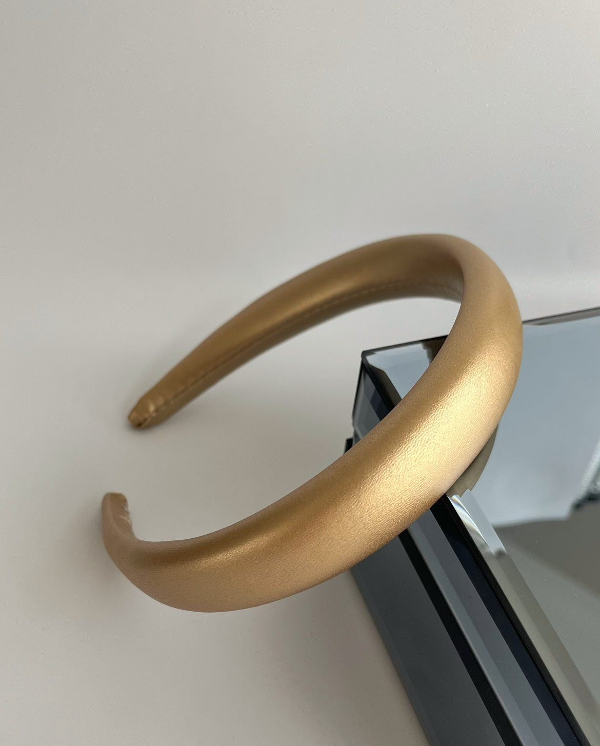 KİYA GOLD DERİ İNCE TAÇ