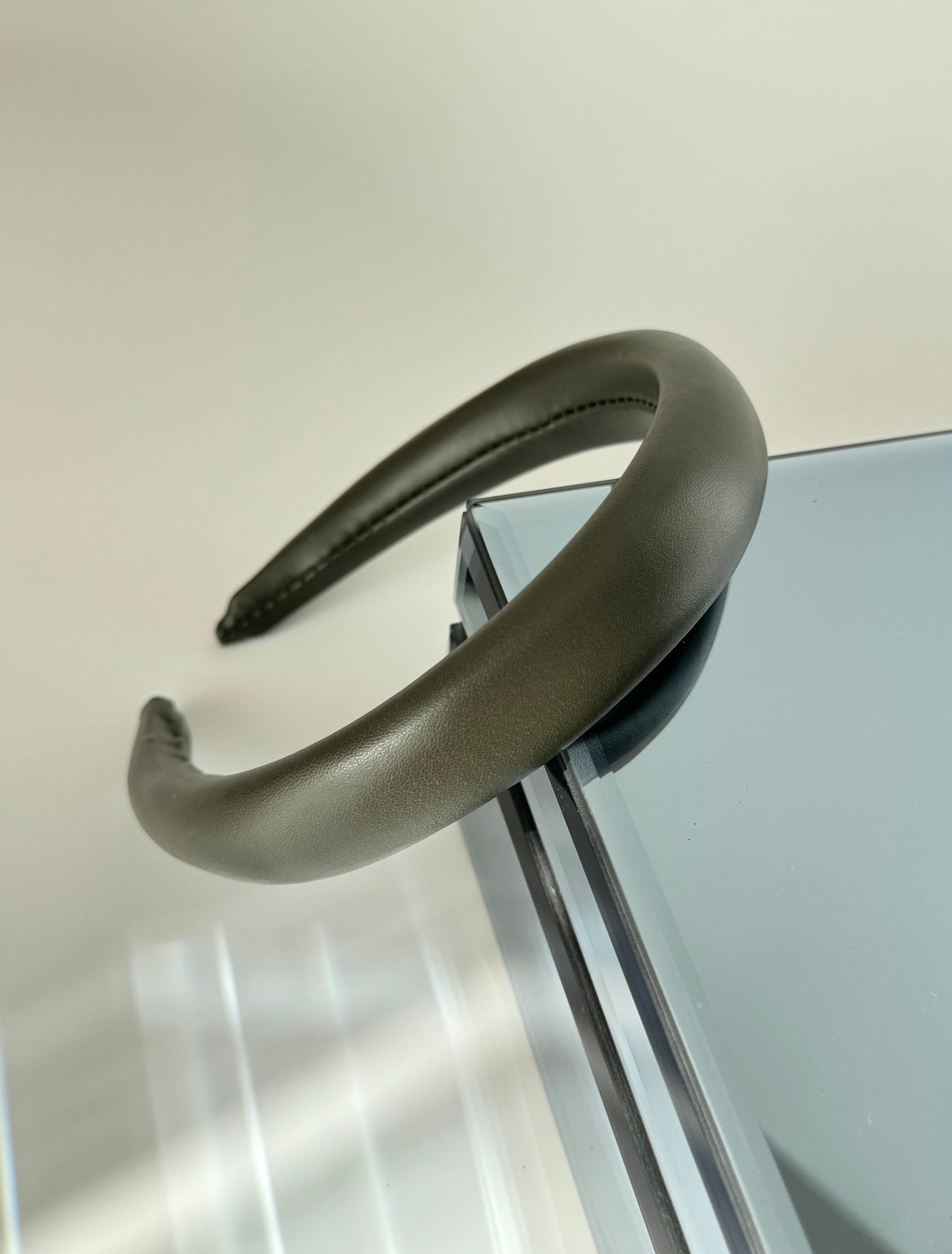 KİYA KOYU YEŞİL DERİ İNCE TAÇ