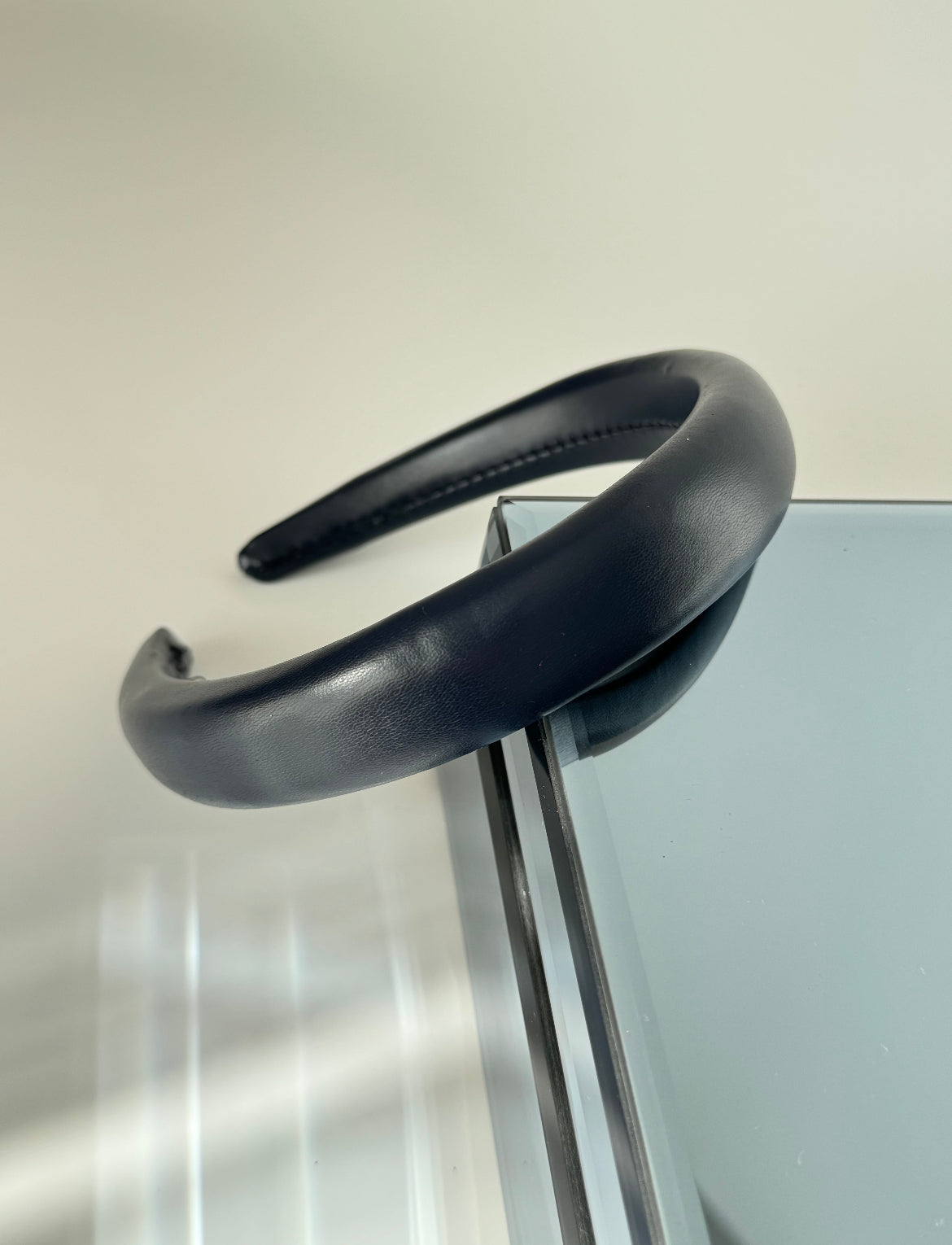 KİYA LACİVERT DERİ İNCE TAÇ