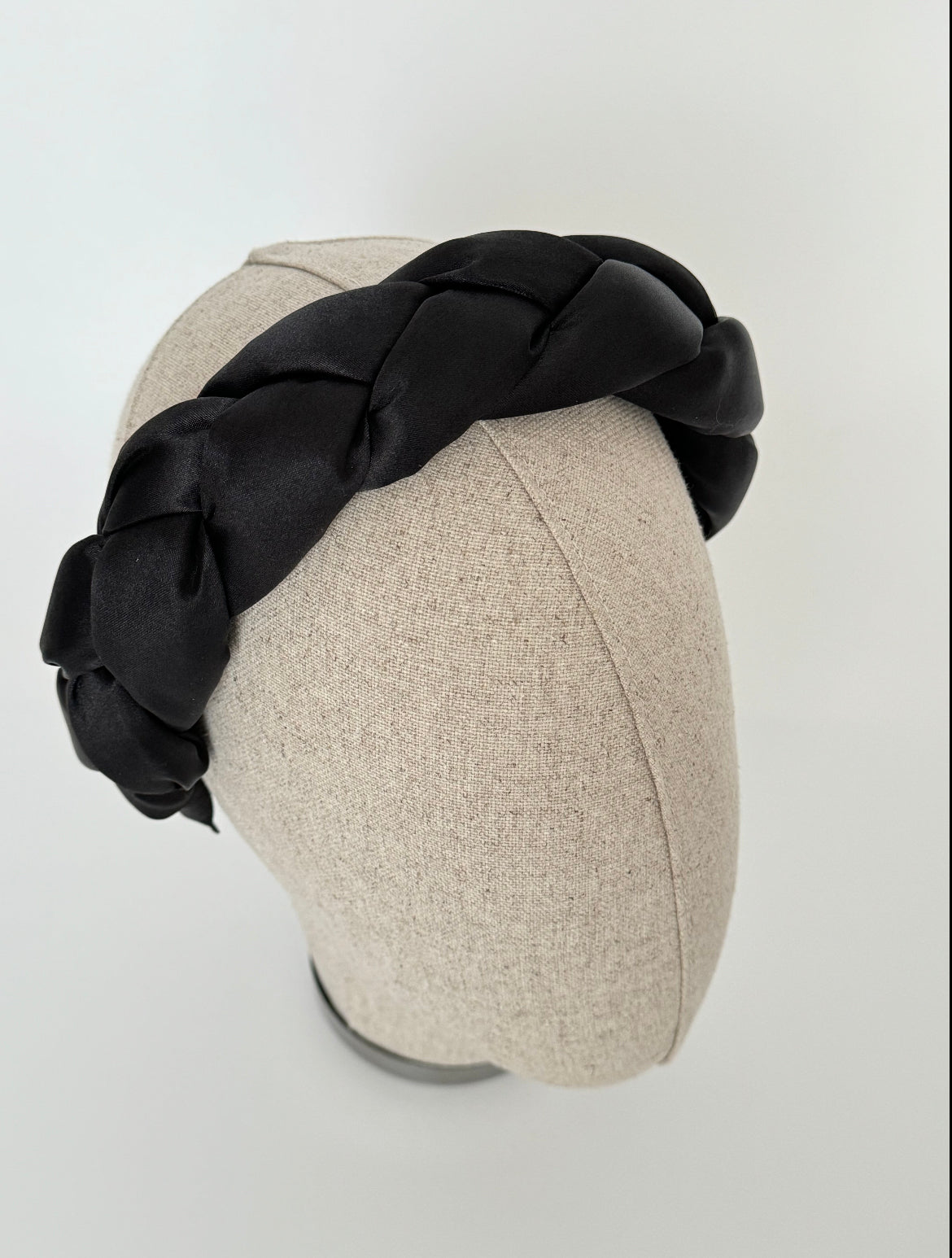 TENAY İTHAL SİYAH SATEN ÖRGÜ TAÇ