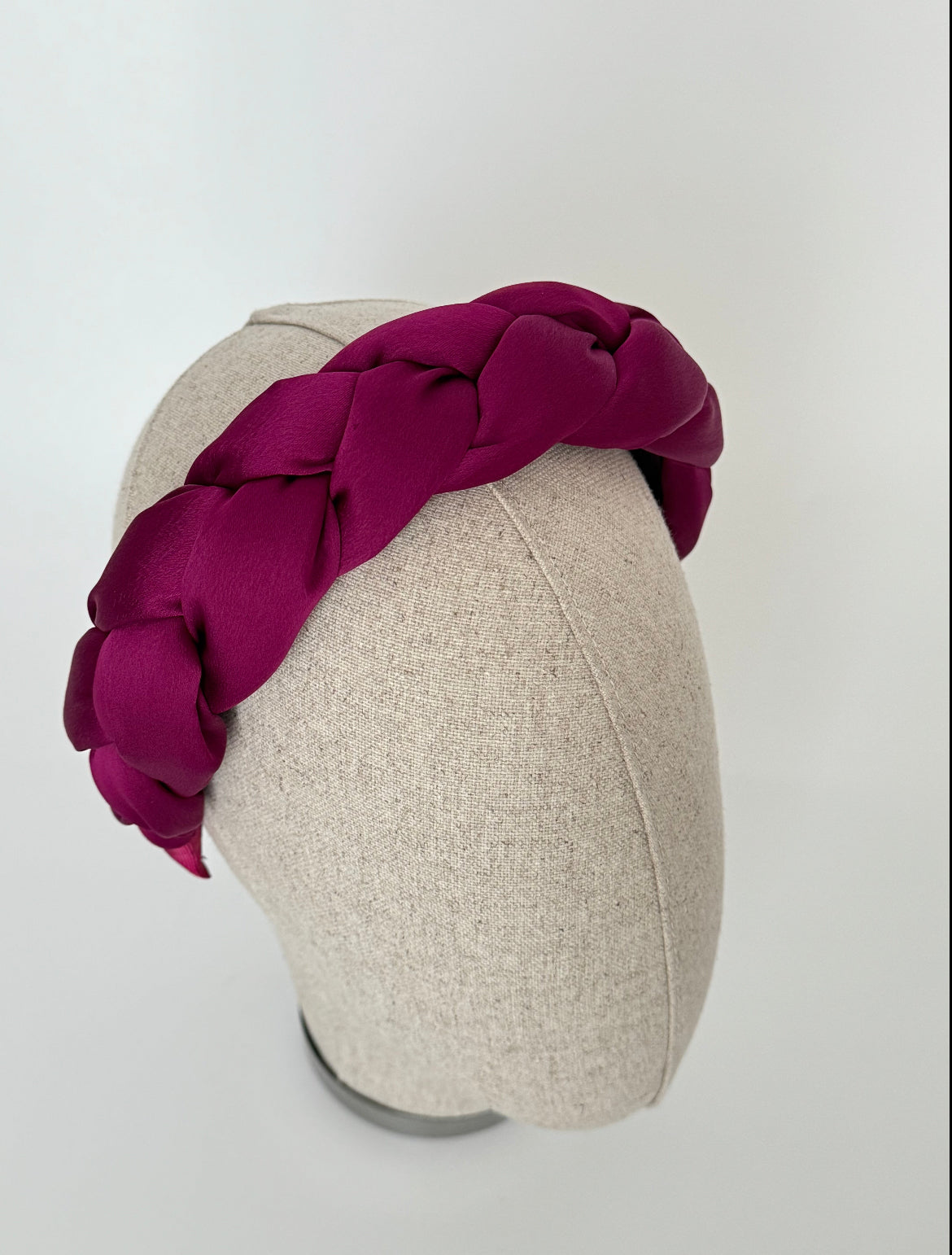 TENAY İTHAL FUŞYA SATEN ÖRGÜLÜ TAÇ