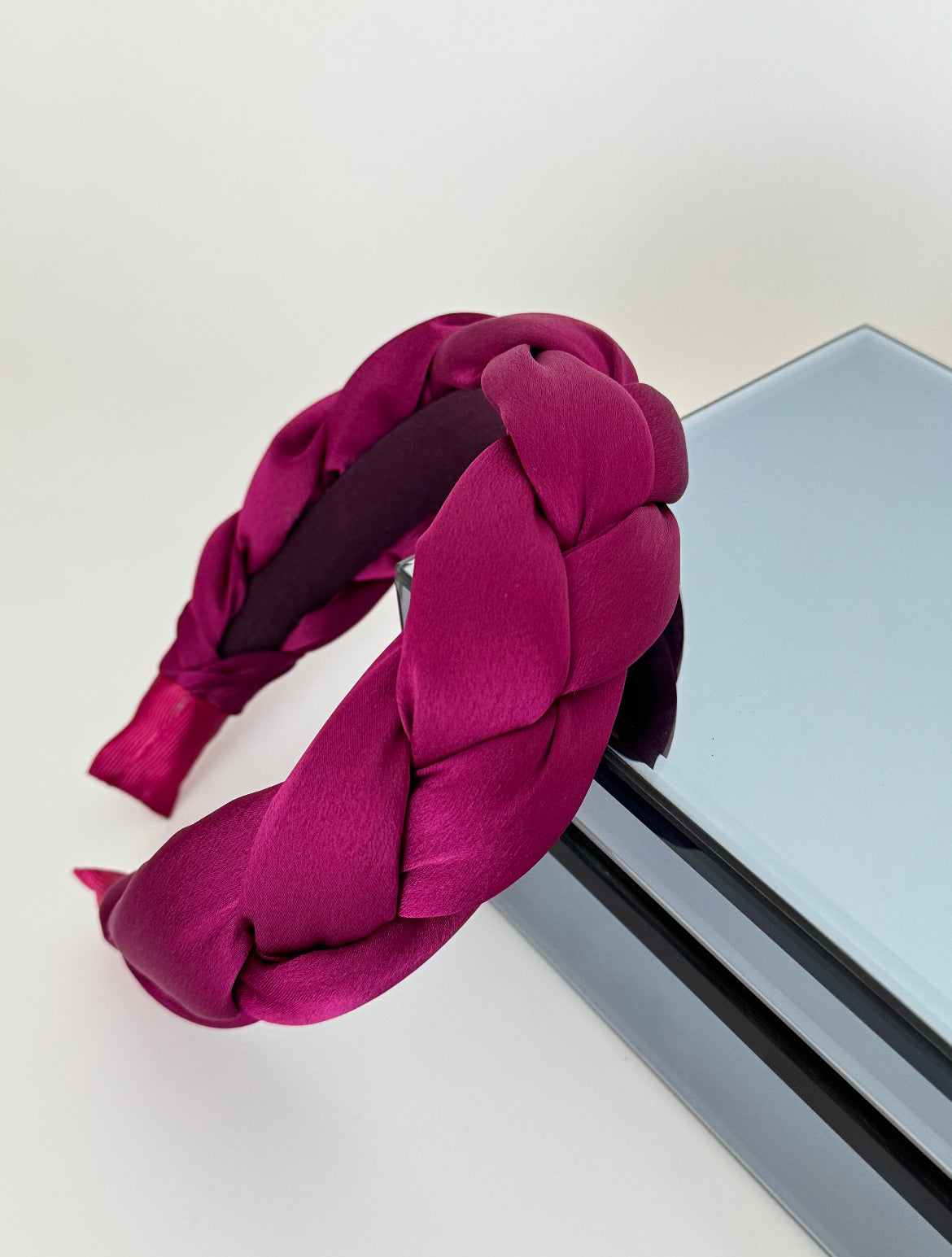 TENAY İTHAL FUŞYA SATEN ÖRGÜLÜ TAÇ