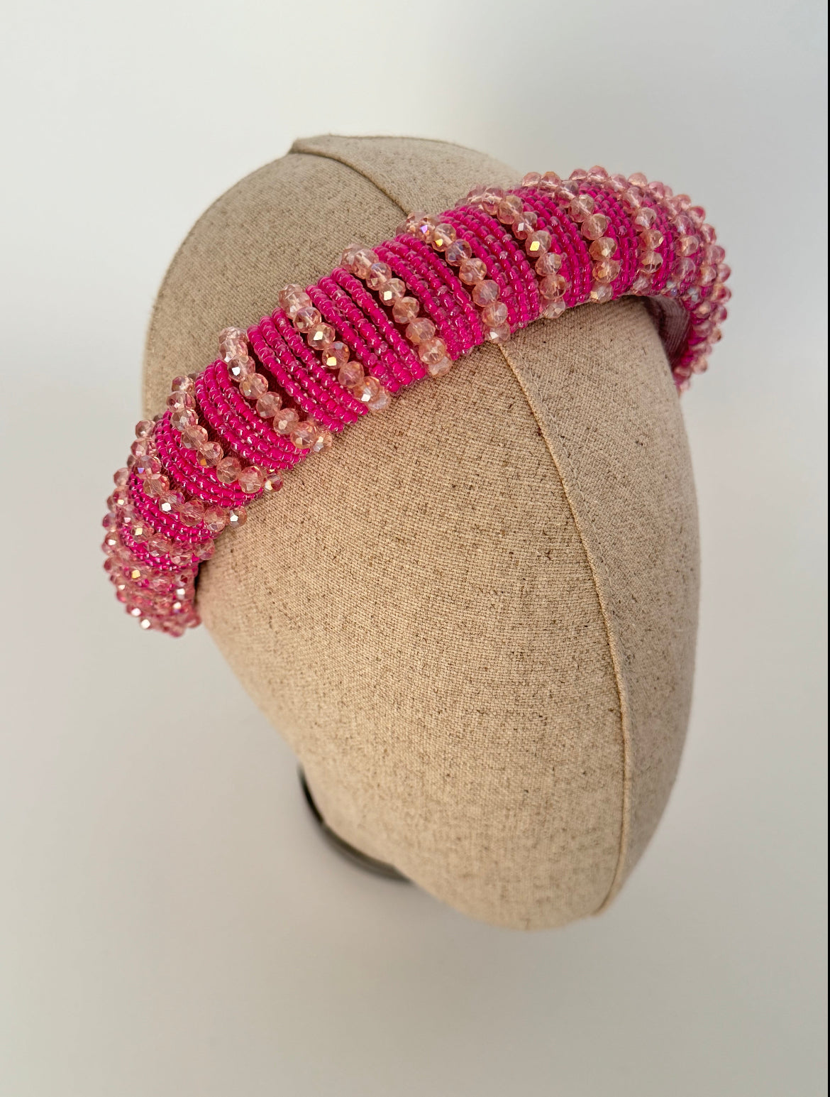 MAHTEN İTHAL PEMBE BONCUKLU TAÇ