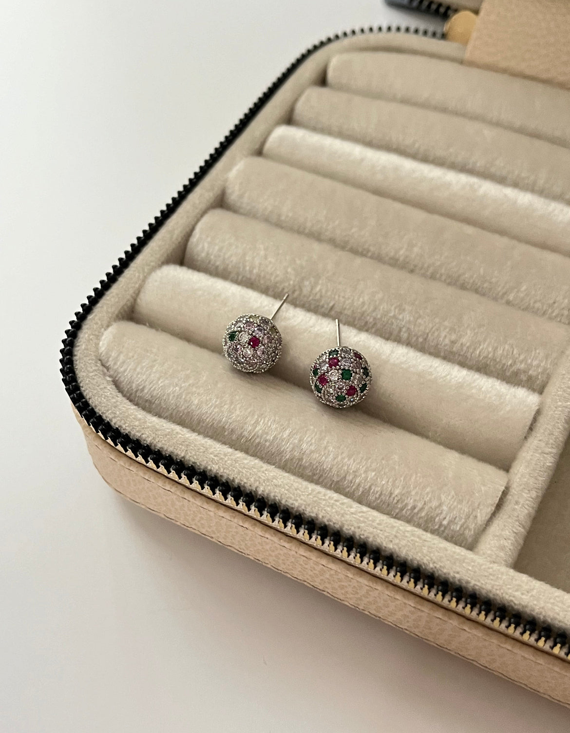 İTHAL ZİRKON TAŞLI SİLVER TOP KÜPE