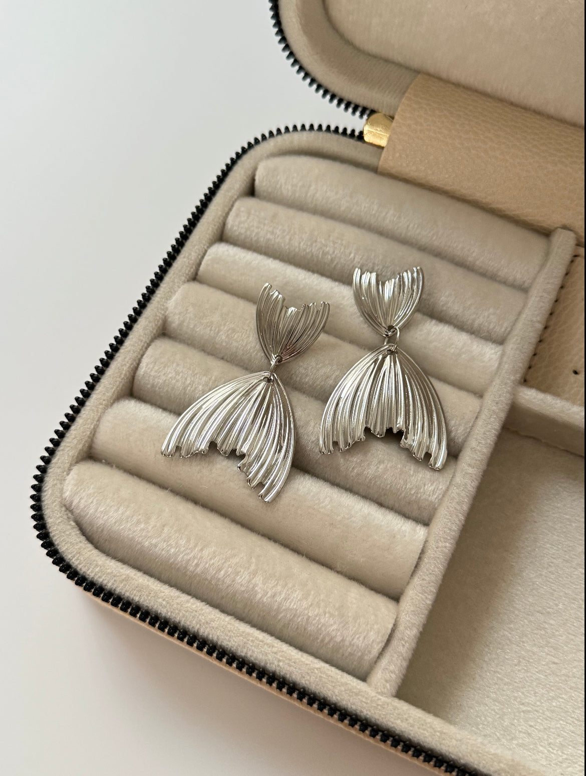 İTHAL DENİZ KIZI MODEL SİLVER KÜPE