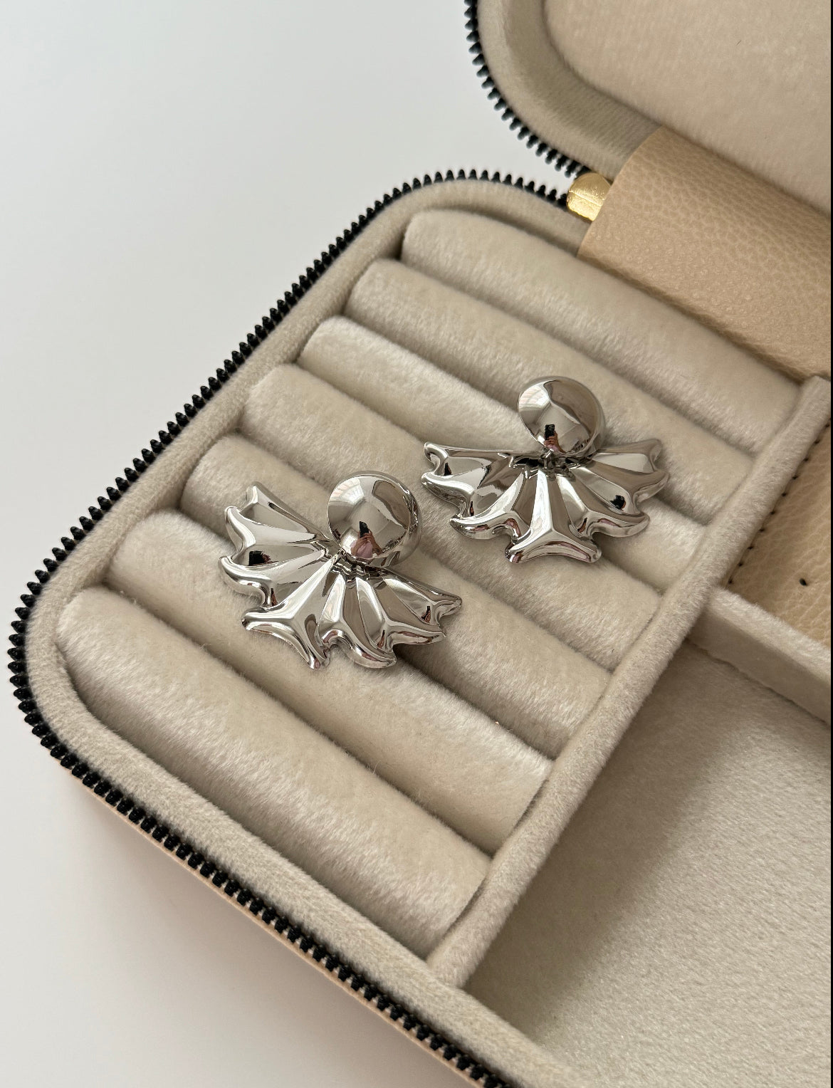 İTHAL YELPAZE MODEL SİLVER KÜPE