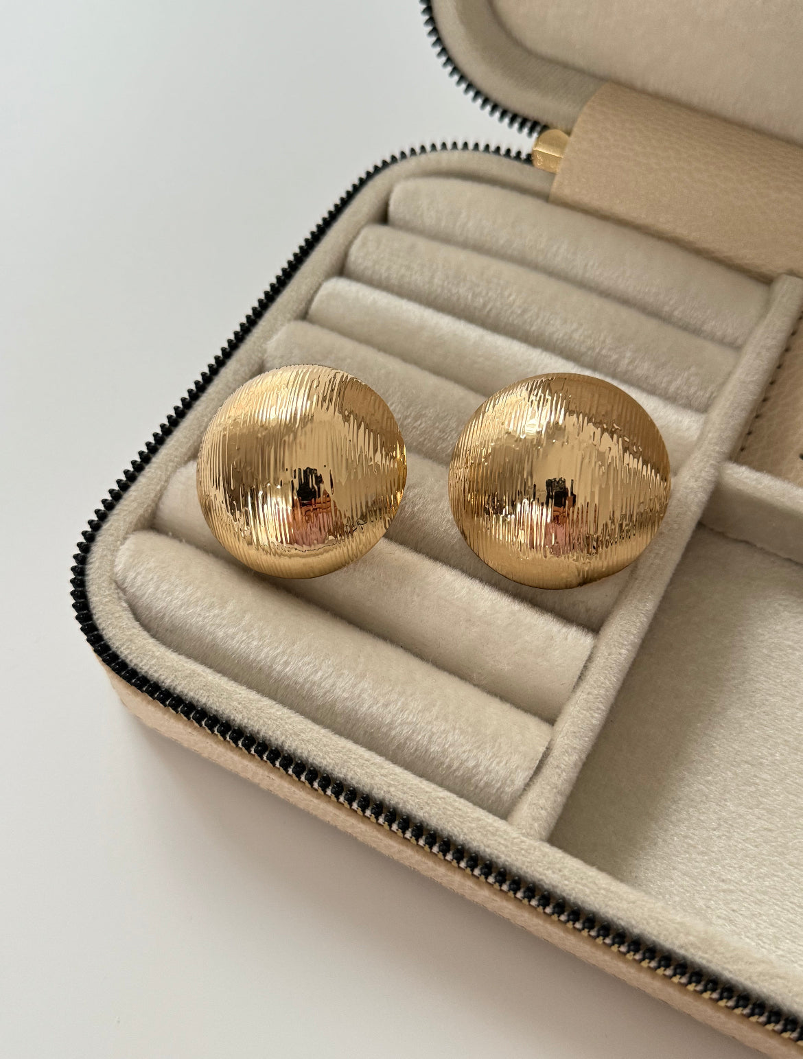 İTHAL BOMBELİ OVAL FORM GOLD KÜPE