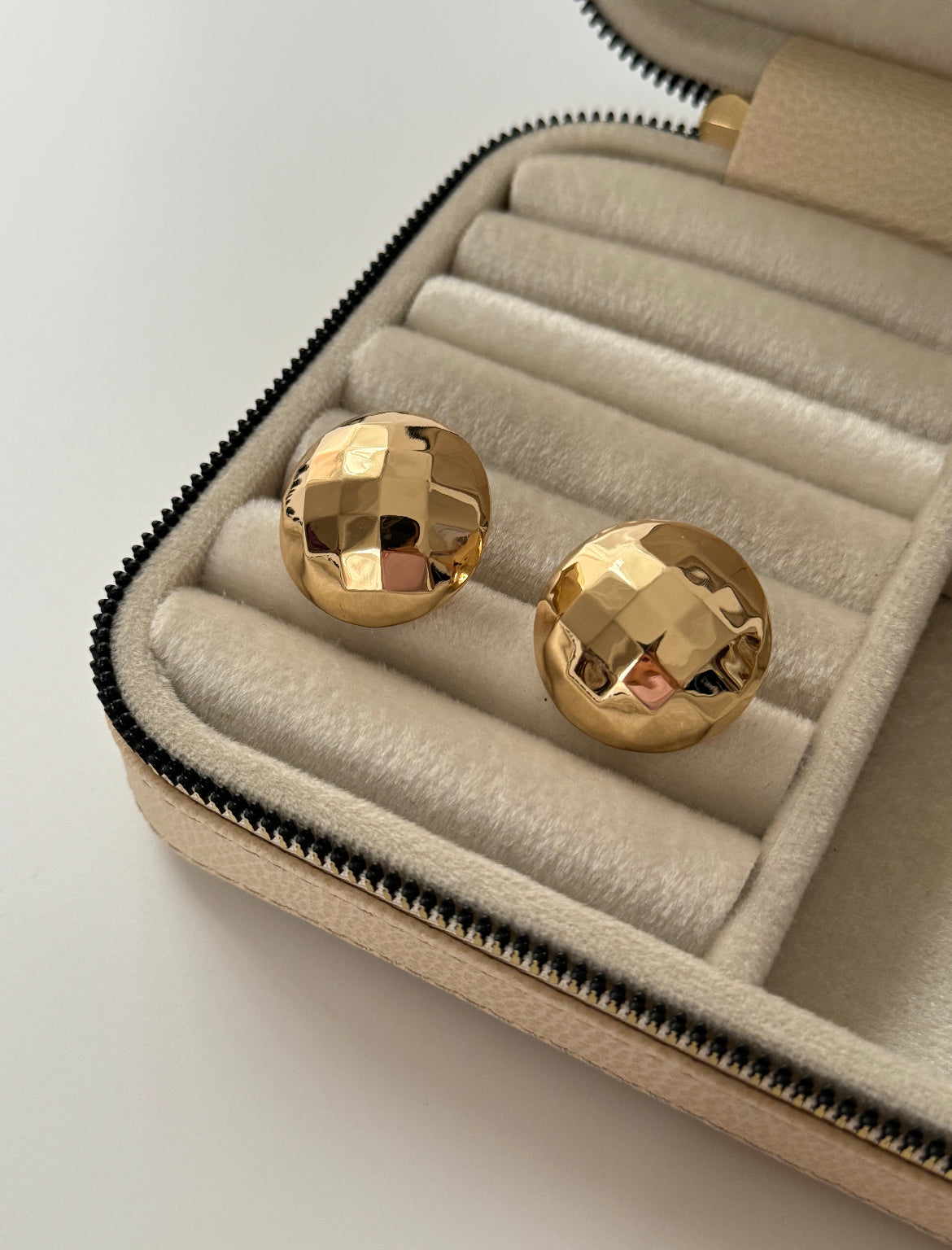 İTHAL BOMBELİ OVAL FORM GOLD KÜPE