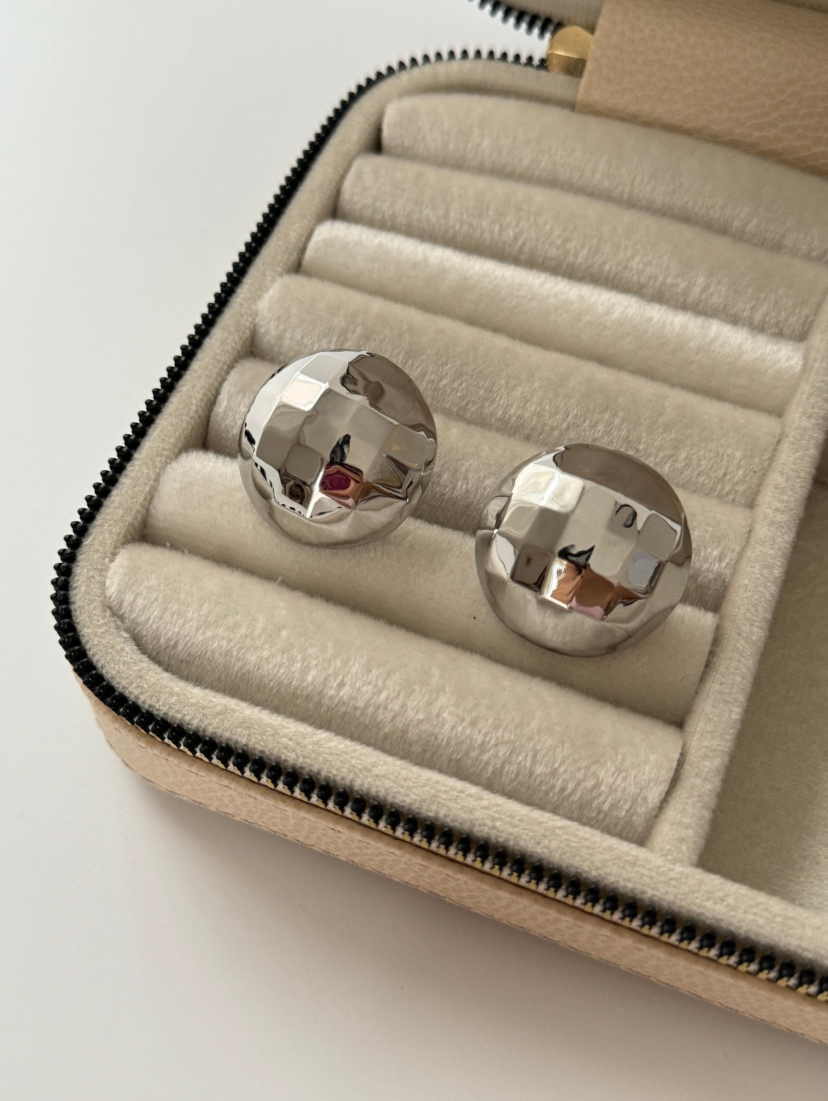 İTHAL BOMBELİ OVAL FORM SİLVER KÜPE