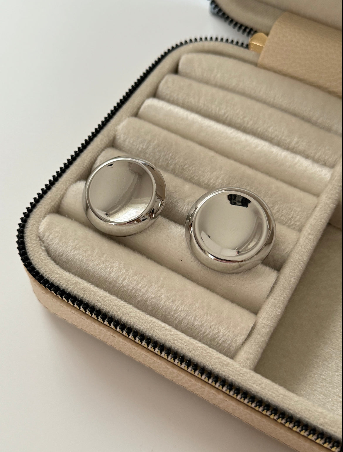 İTHAL DÜĞME MODEL SİLVER KÜPE